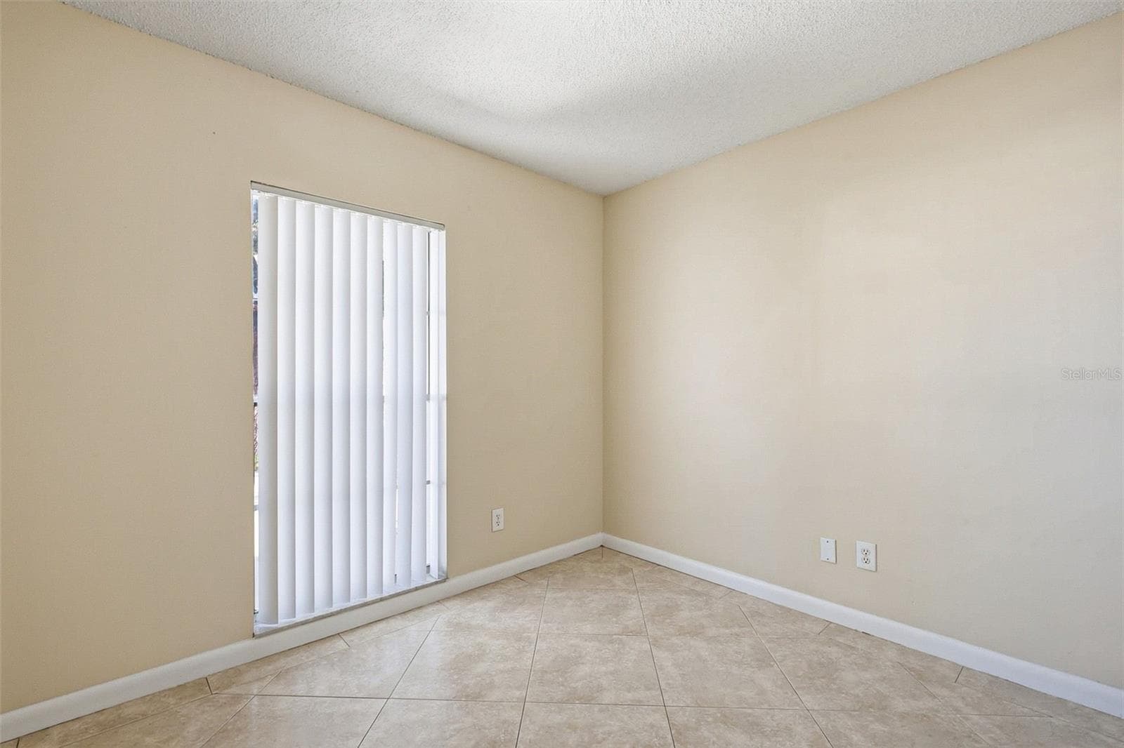 Single Family Residence at 9006 DIXIANA VILLA CIR, TAMPA, photo 36 of 109
