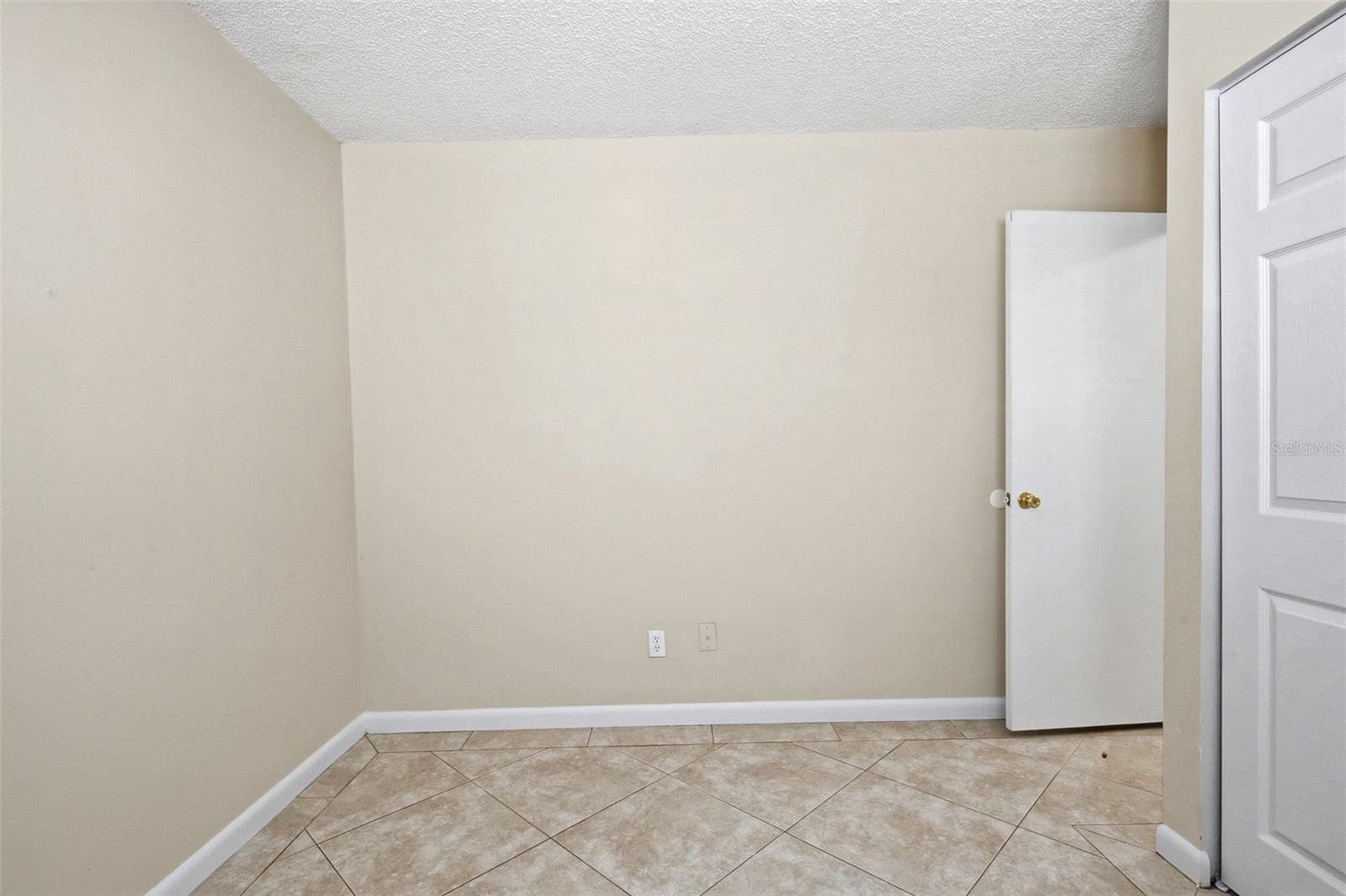Single Family Residence at 9006 DIXIANA VILLA CIR, TAMPA, photo 46 of 109