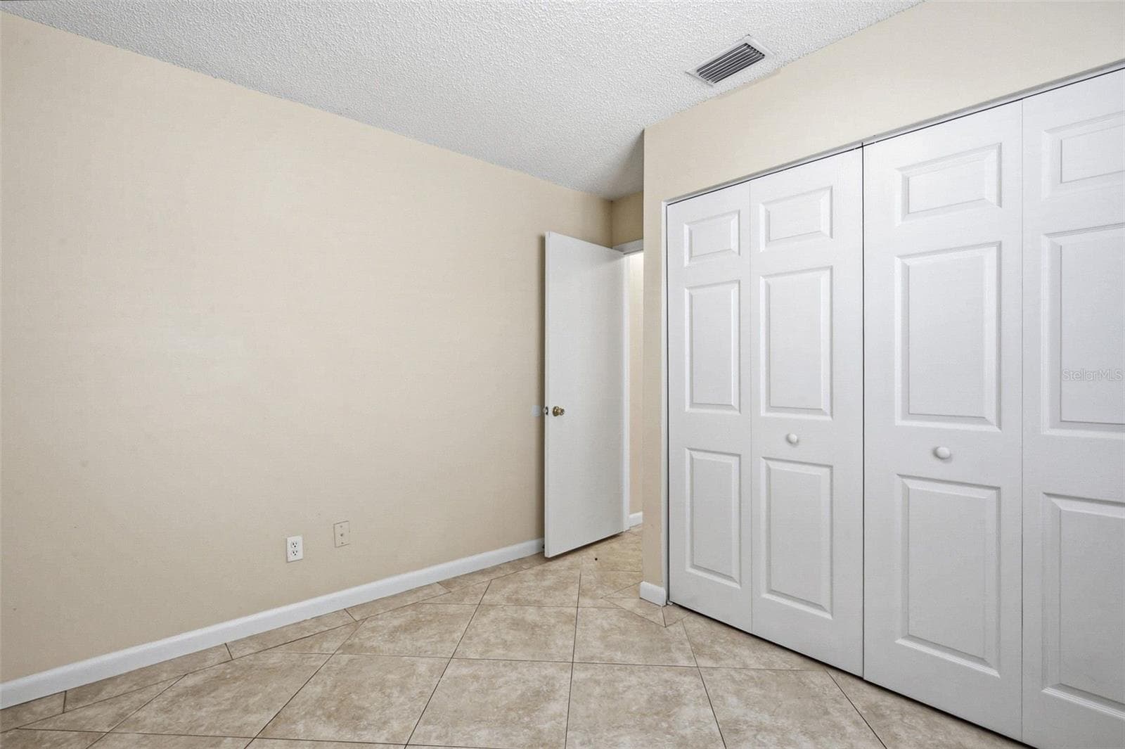 Single Family Residence at 9006 DIXIANA VILLA CIR, TAMPA, photo 48 of 109