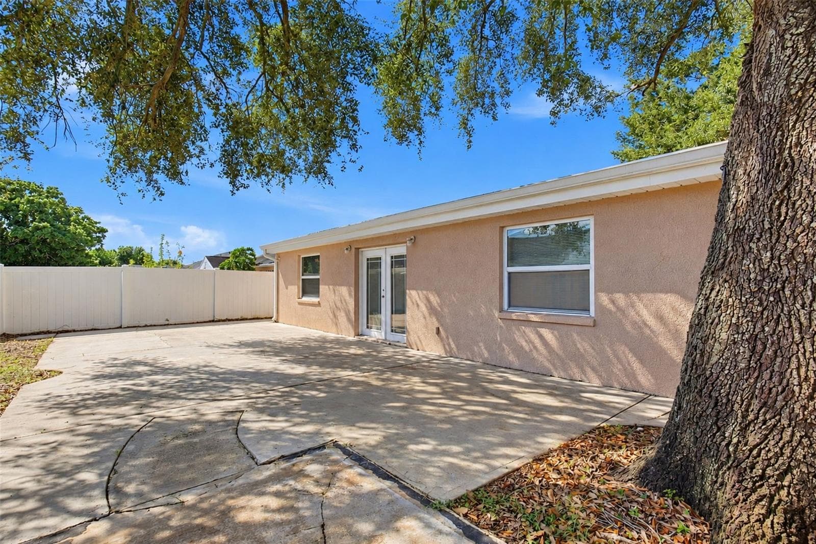 Single Family Residence at 9006 DIXIANA VILLA CIR, TAMPA, photo 62 of 109