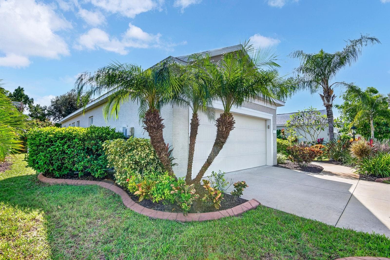 Side View facing west - 5312 AQUA BREEZE DR, BRADENTON
