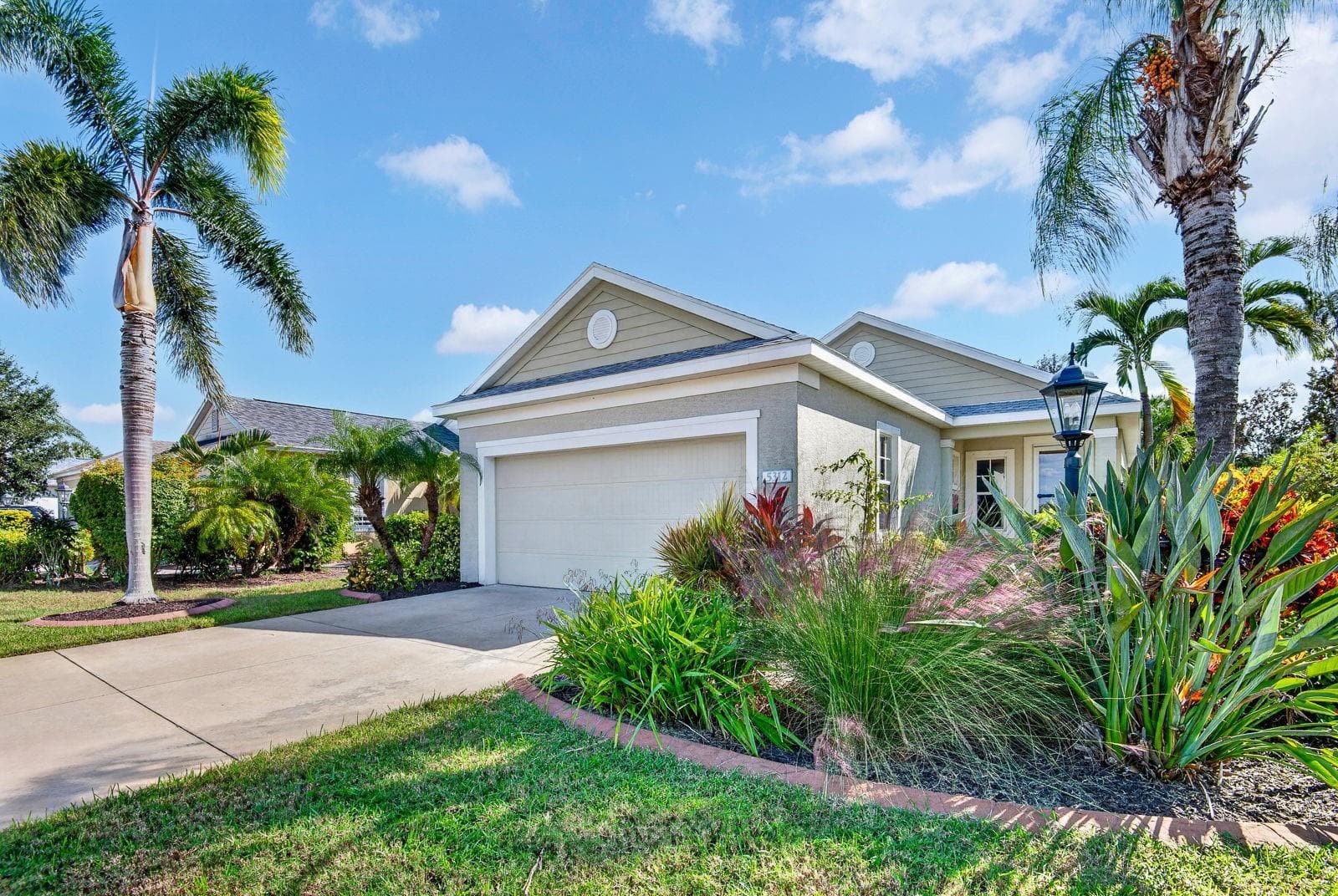 Side view facing south - 5312 AQUA BREEZE DR, BRADENTON
