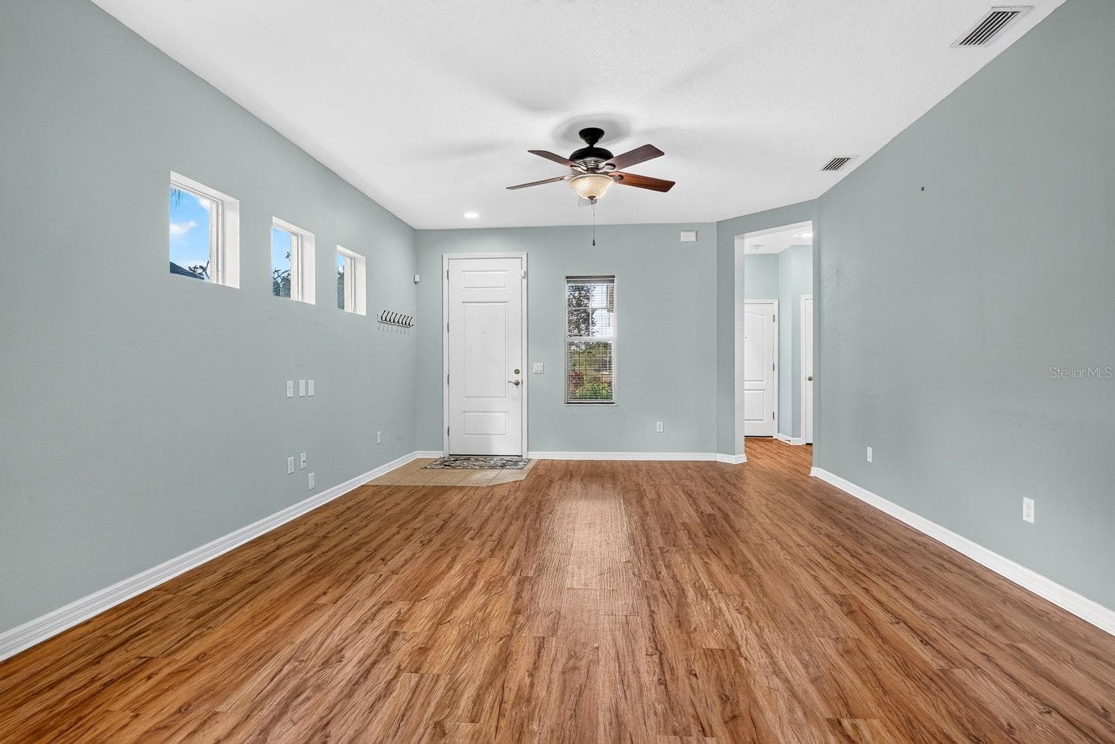 Living/dining facing front door - 5312 AQUA BREEZE DR, BRADENTON