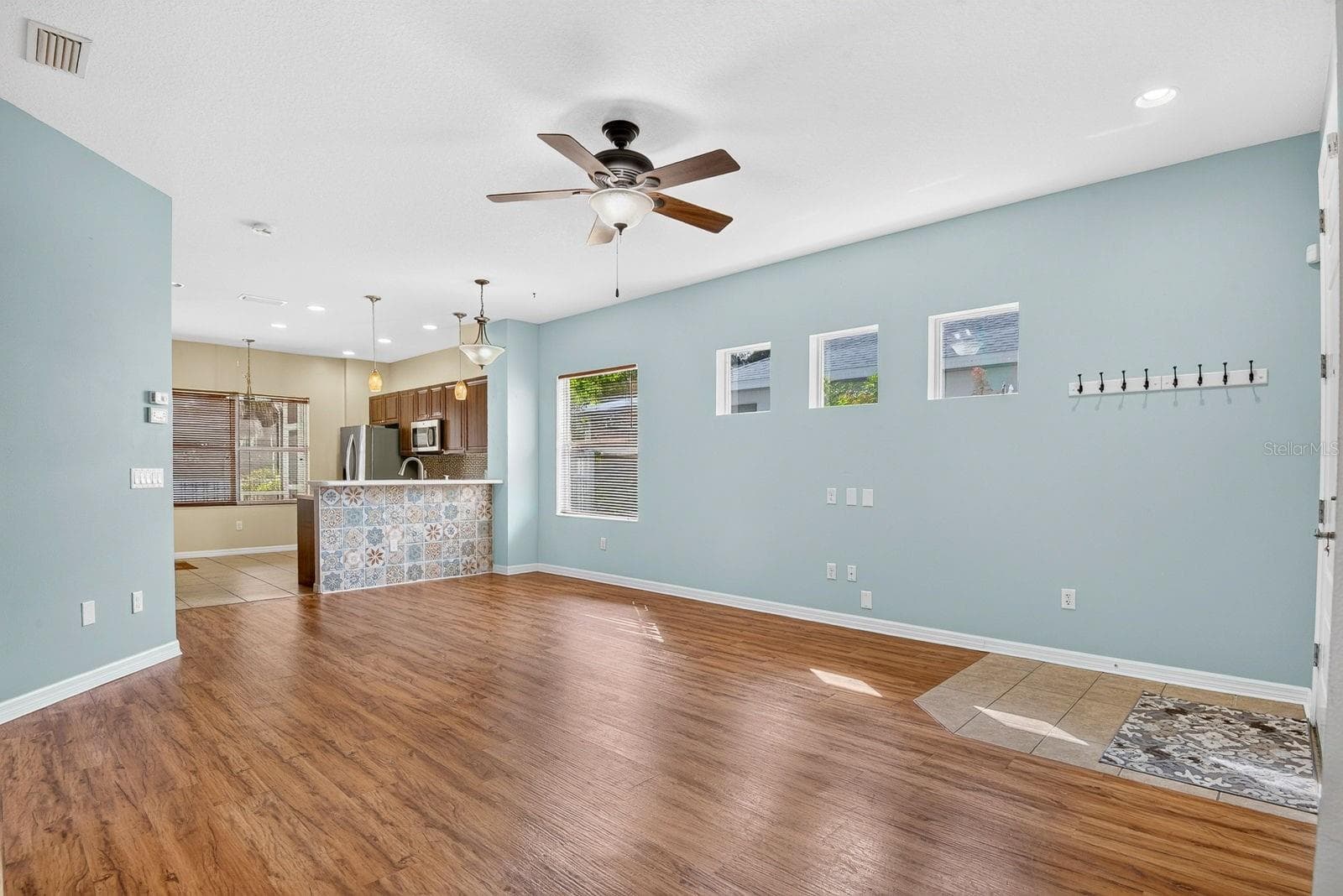 Facing into Kitchen from Living area - 5312 AQUA BREEZE DR, BRADENTON