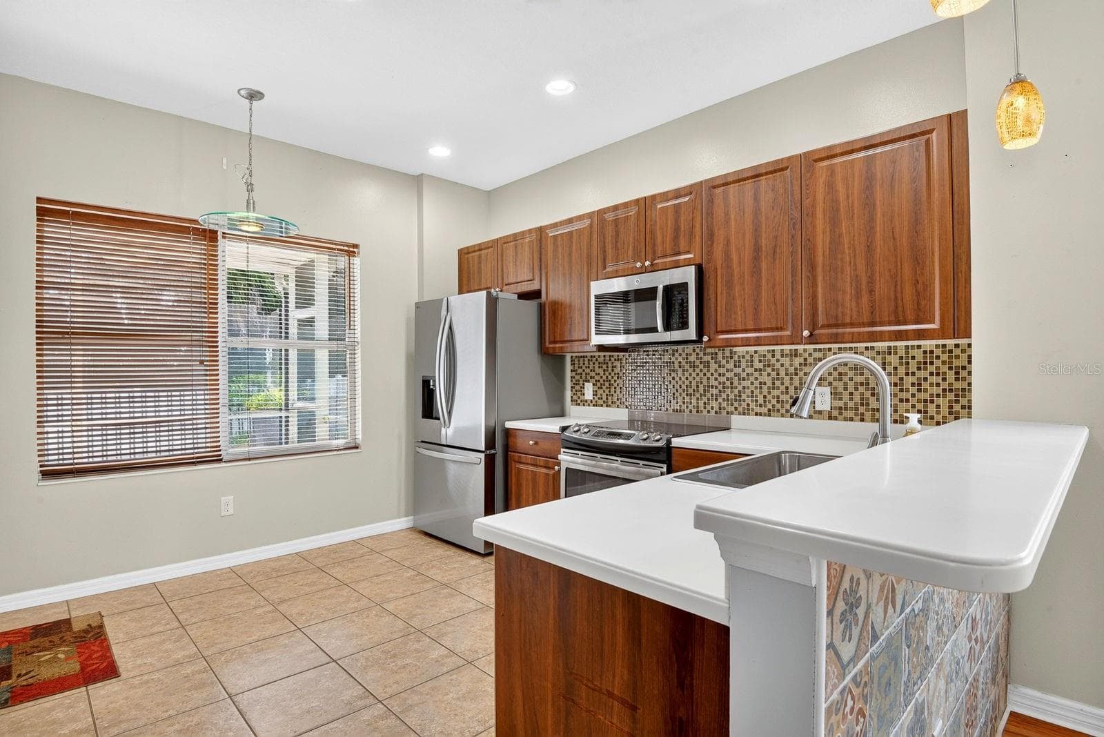 Kitchen showing Breakfast Bar - 5312 AQUA BREEZE DR, BRADENTON