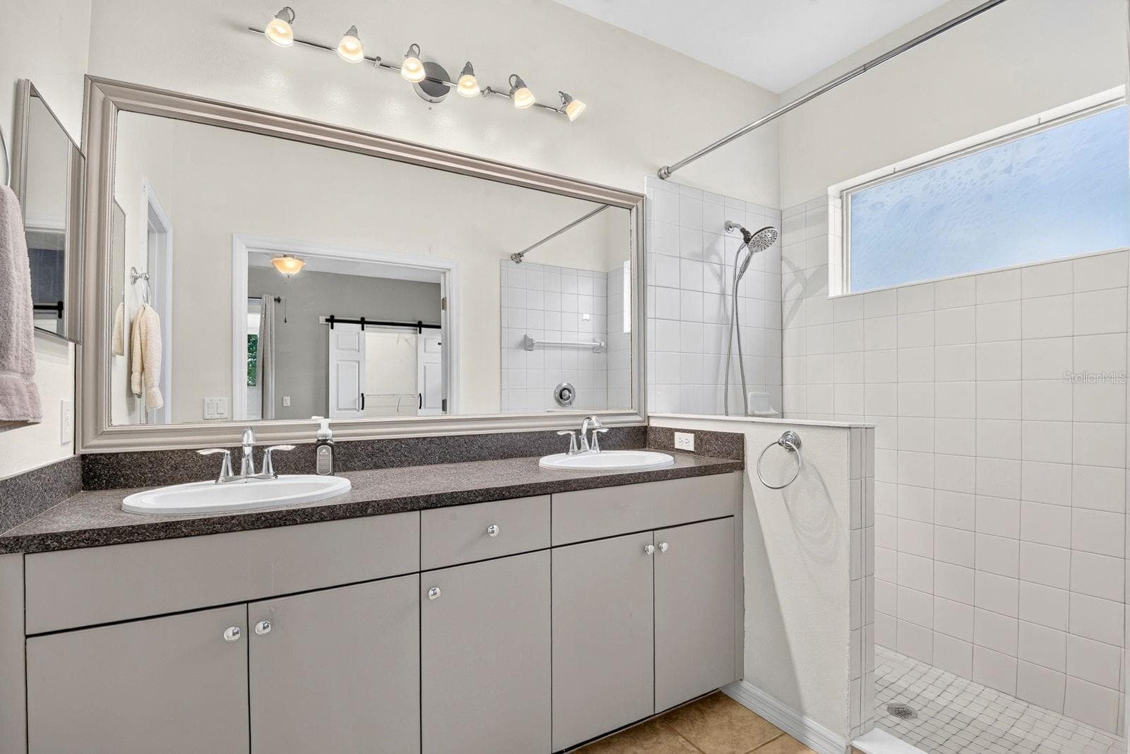 Master Bath and Shower - 5312 AQUA BREEZE DR, BRADENTON