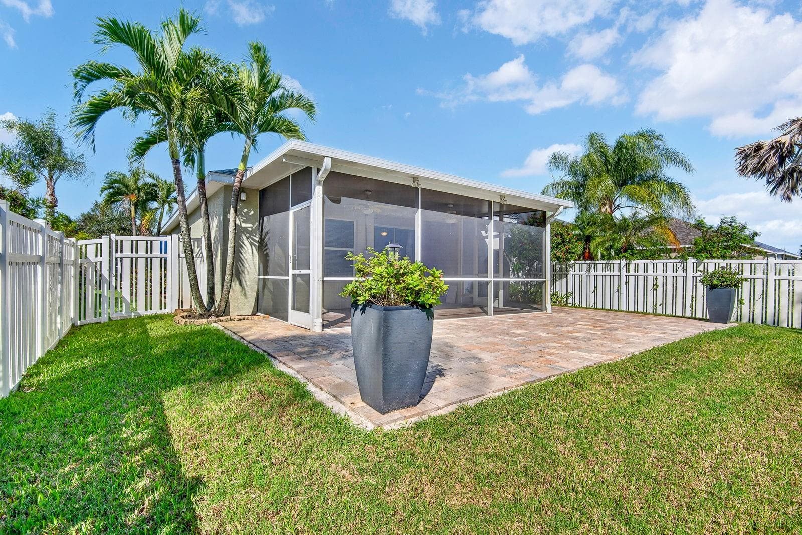 Gorgeous Backyard facing into home - 5312 AQUA BREEZE DR, BRADENTON