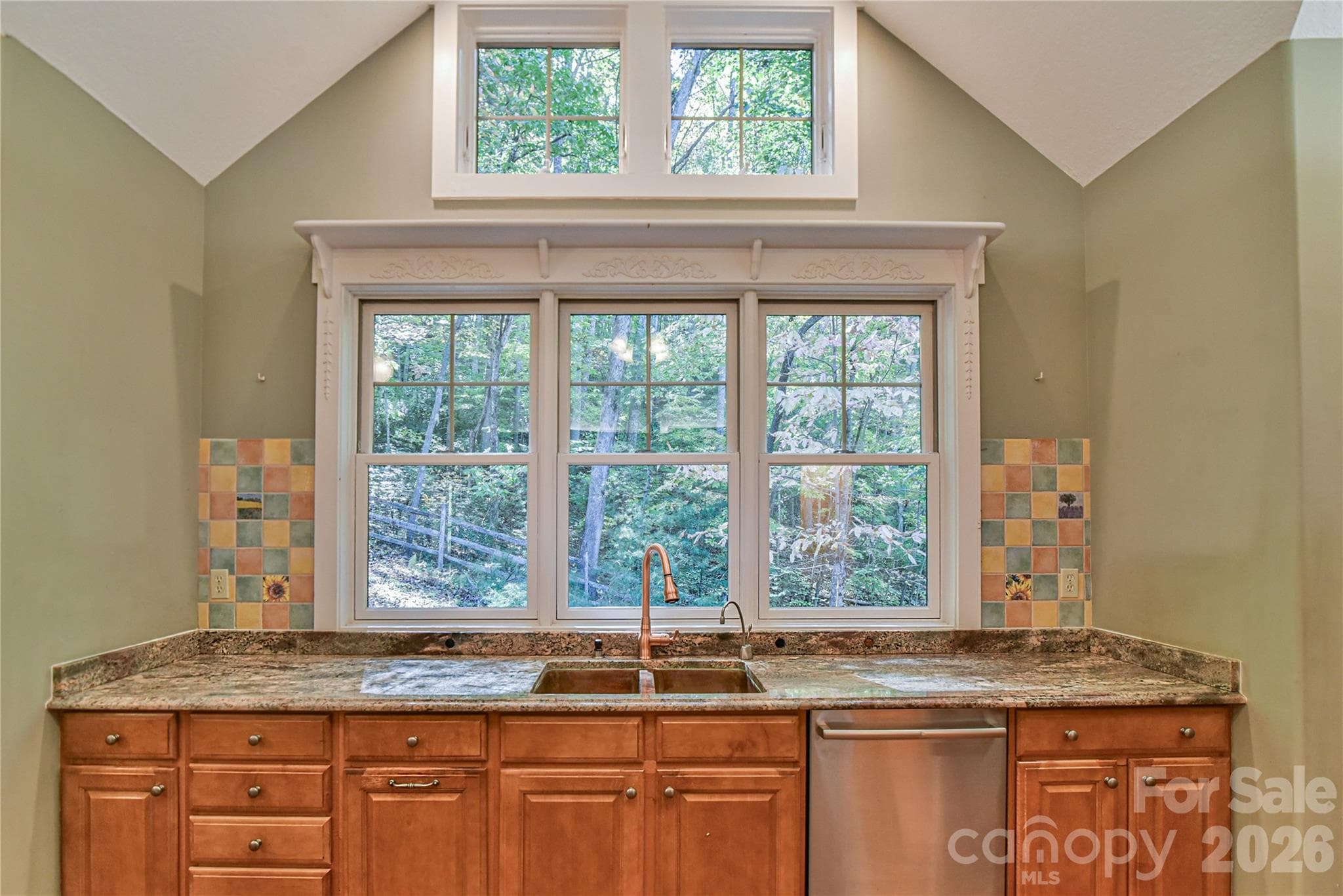 Clean! - 39 Oak Hollow Drive, Asheville