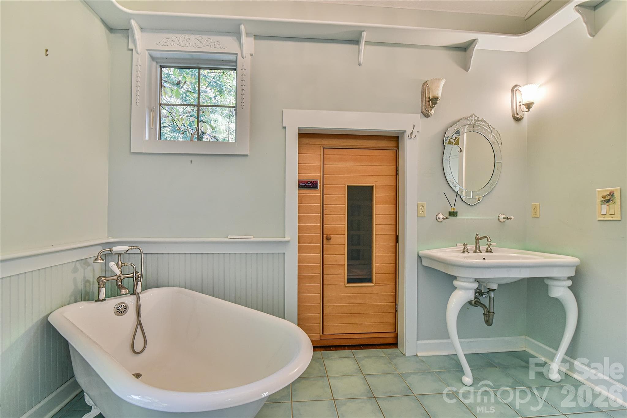 The comfort suite. - 39 Oak Hollow Drive, Asheville