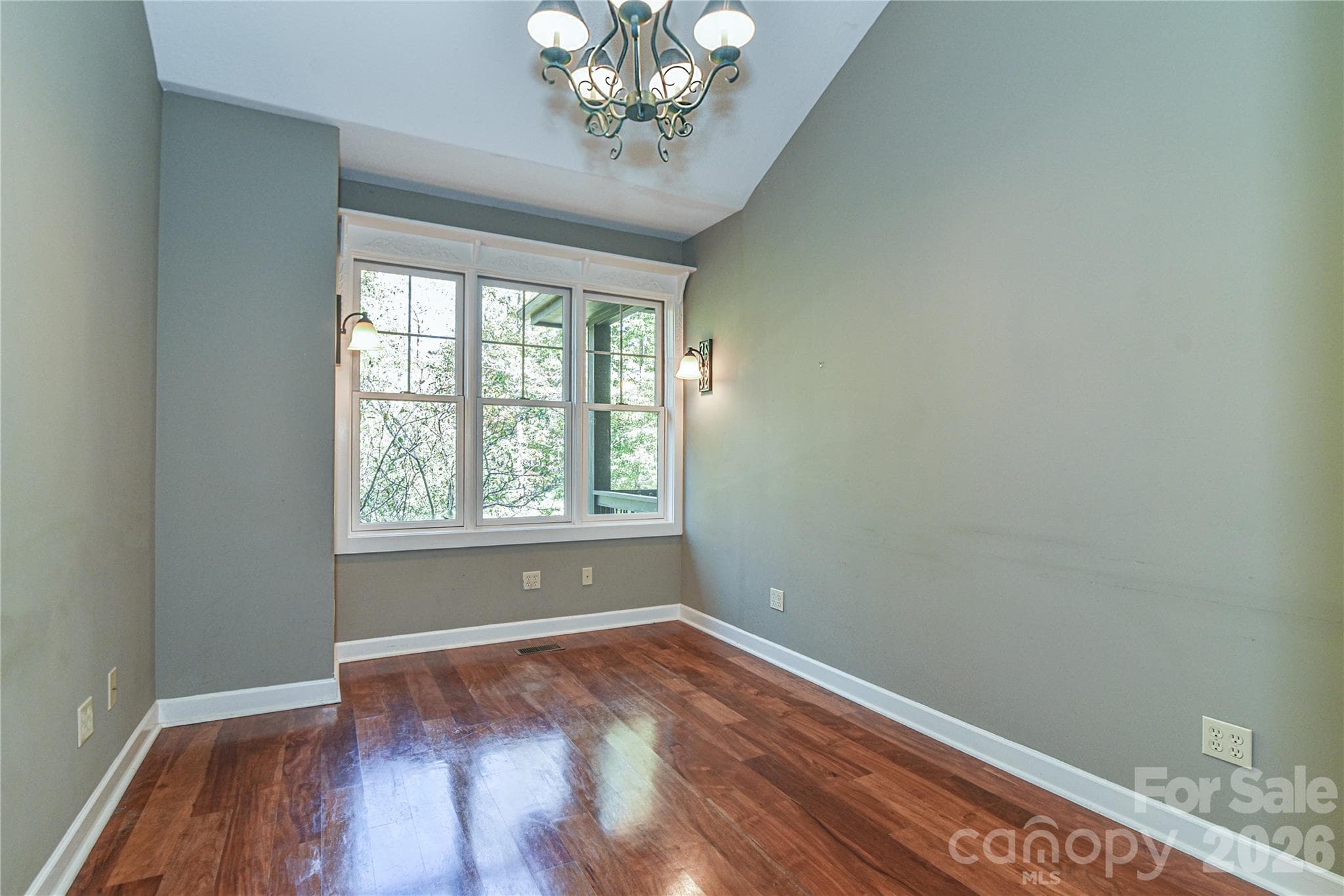 A place to lay your head. - 39 Oak Hollow Drive, Asheville