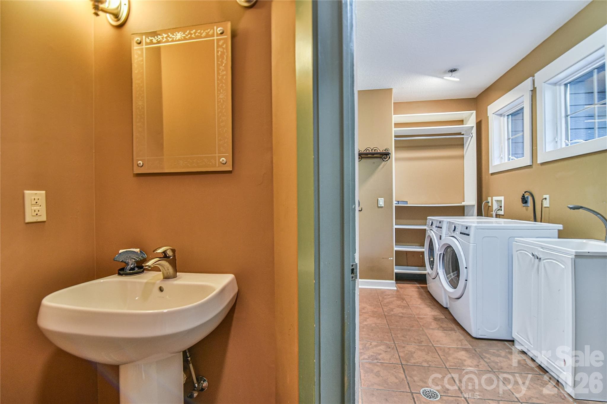 Auxiliary bath for the mud room. - 39 Oak Hollow Drive, Asheville