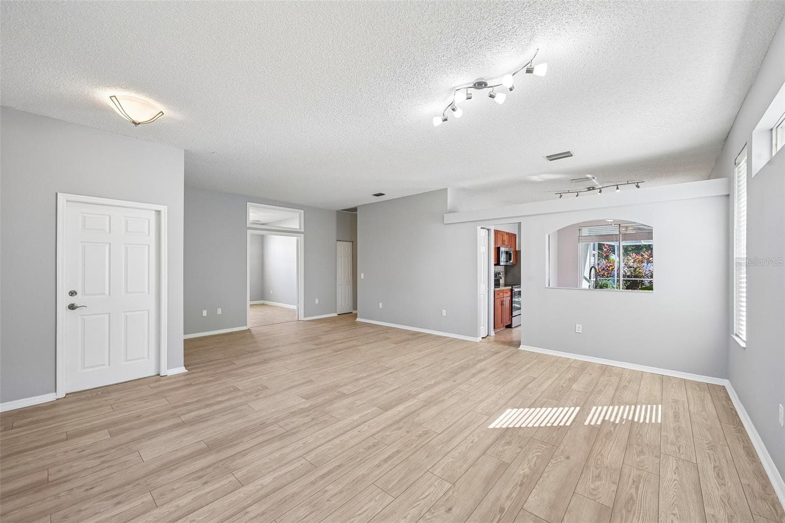 Single Family Residence at 817 TALLGRASS LN, BRADENTON, photo 6 of 43