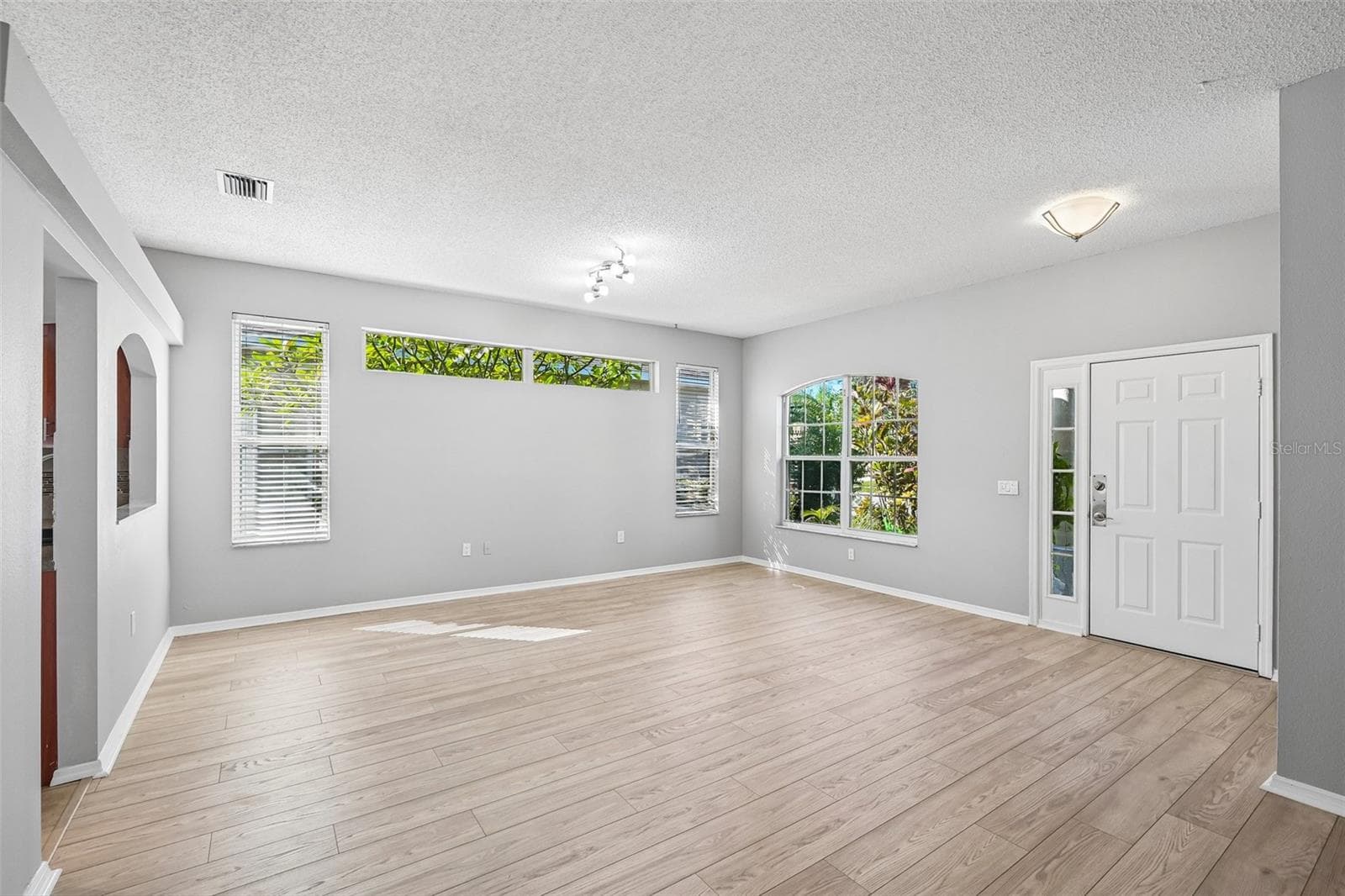 Single Family Residence at 817 TALLGRASS LN, BRADENTON, photo 7 of 43
