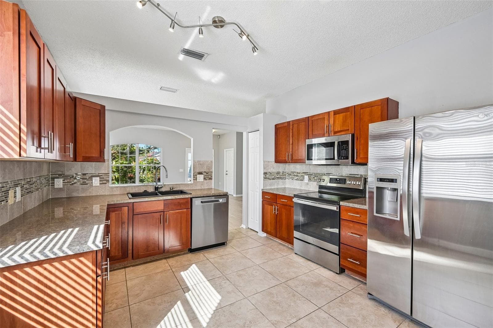 Single Family Residence at 817 TALLGRASS LN, BRADENTON, photo 9 of 43