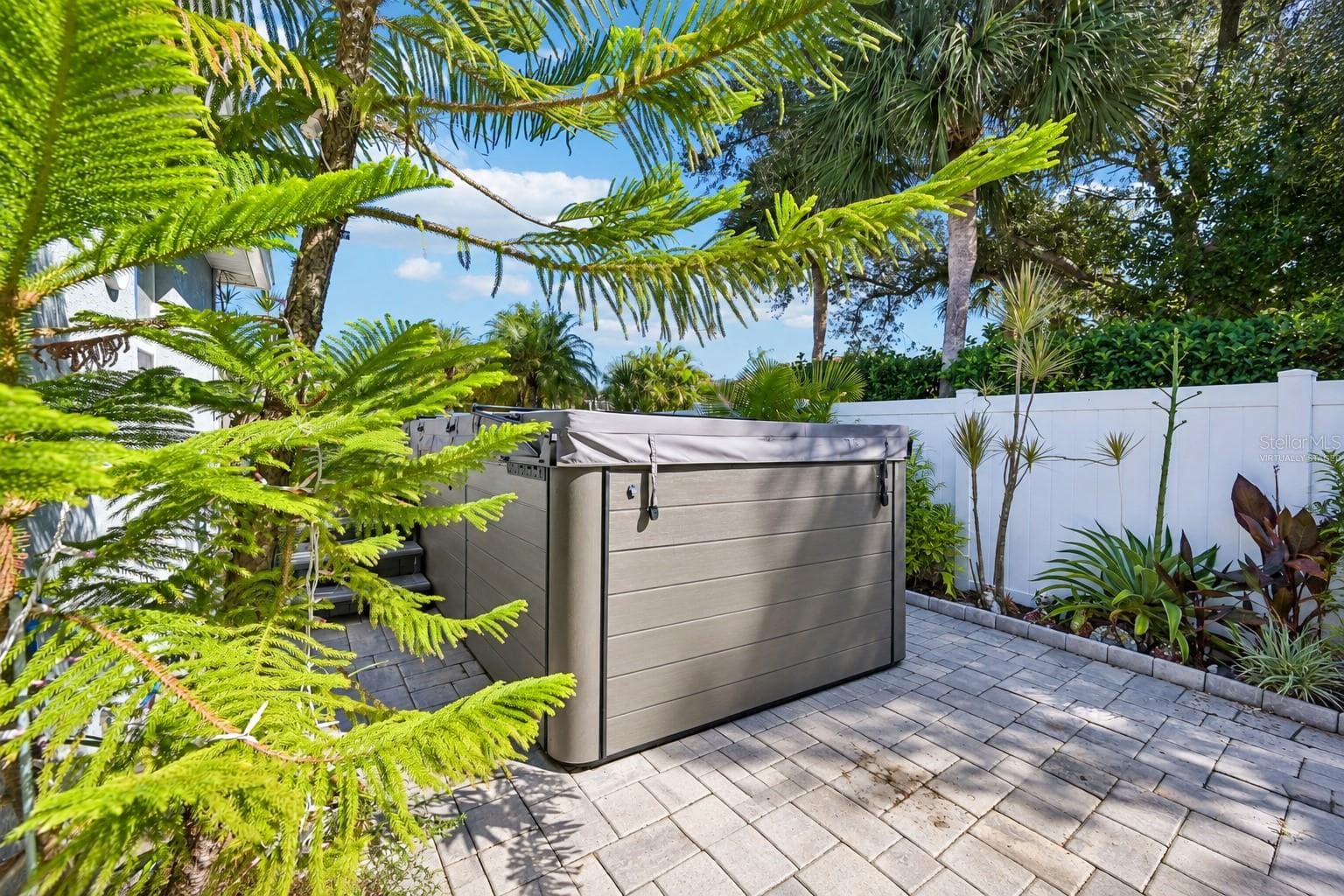 Virtually Staged - 817 TALLGRASS LN, BRADENTON