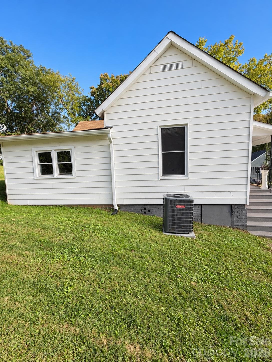 Single Family Residence at 166 7th Street, Marion, photo 5 of 19