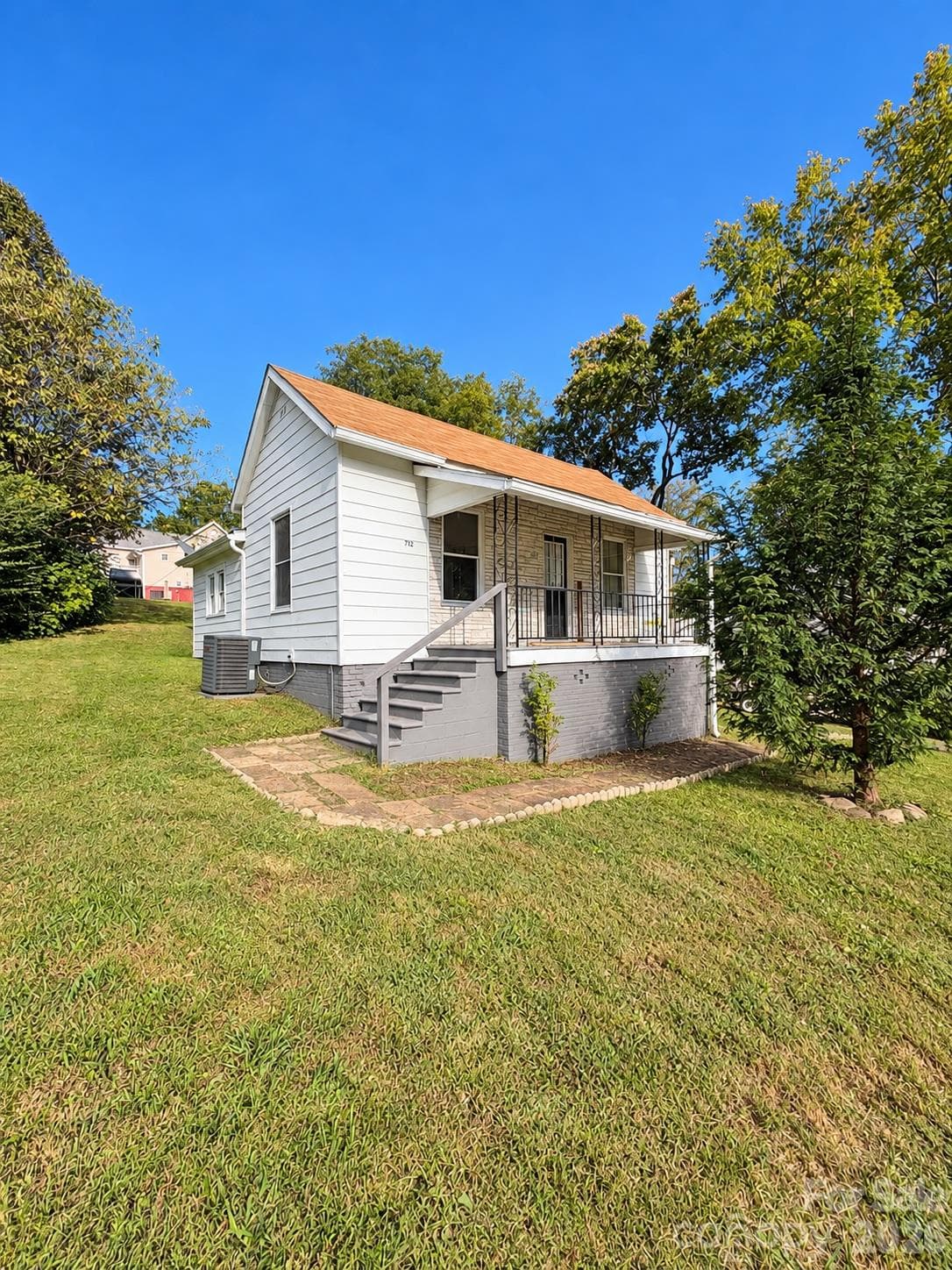 Single Family Residence at 166 7th Street, Marion, photo 6 of 19