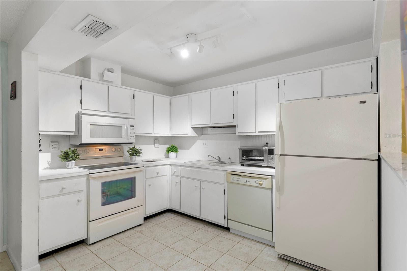 Condominium at 1507 GROVE ST, MAITLAND, photo 12 of 21