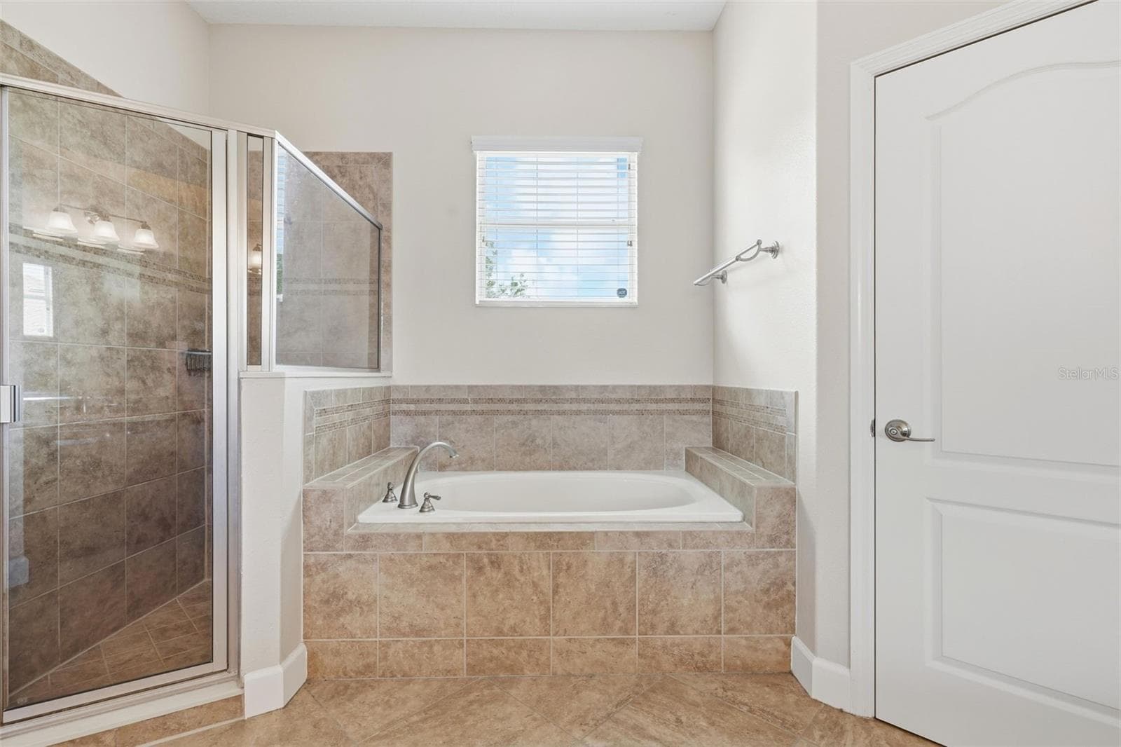 Primary en suite shower/tub - 6234 TREMAYNE DR, MOUNT DORA
