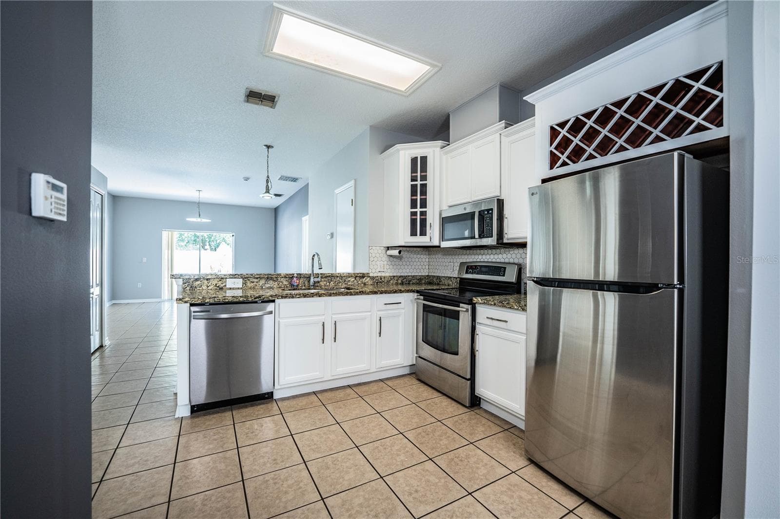 Single Family Residence at 9975 SHADOW CREEK DR, ORLANDO, photo 9 of 37
