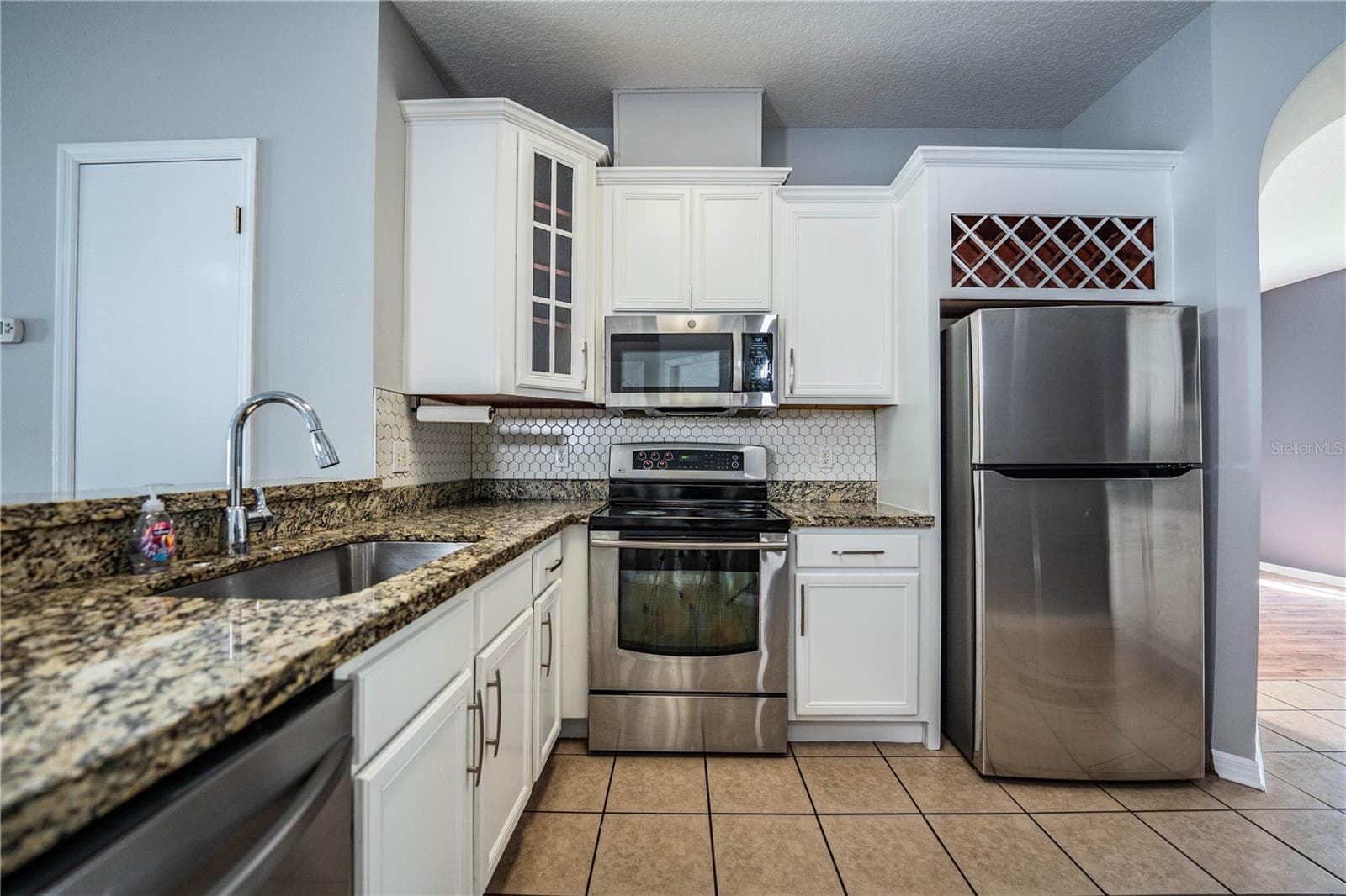 Single Family Residence at 9975 SHADOW CREEK DR, ORLANDO, photo 10 of 37
