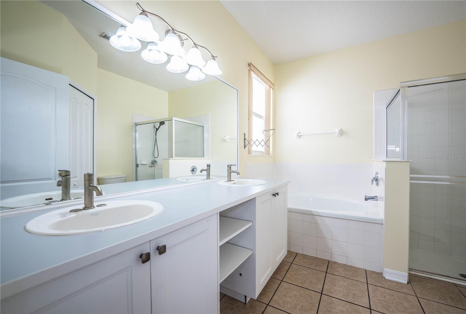 Single Family Residence at 9975 SHADOW CREEK DR, ORLANDO, photo 20 of 37
