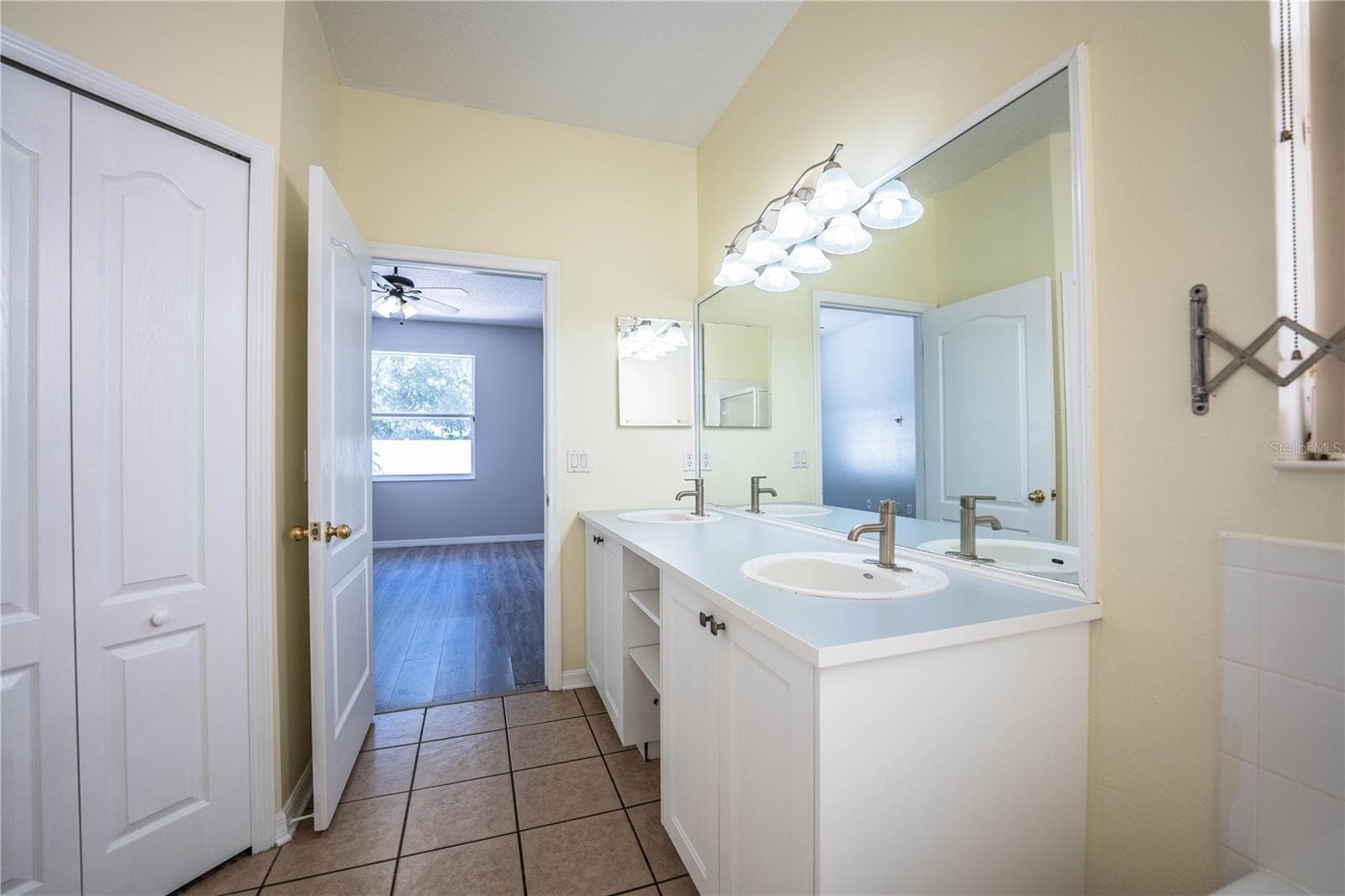 Single Family Residence at 9975 SHADOW CREEK DR, ORLANDO, photo 22 of 37