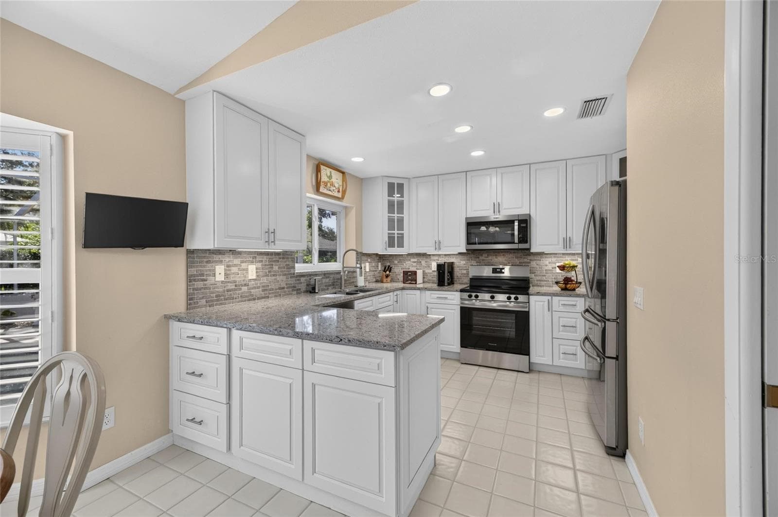 Single Family Residence at 5713 GARDEN LAKES MAJESTIC, BRADENTON, photo 18 of 100