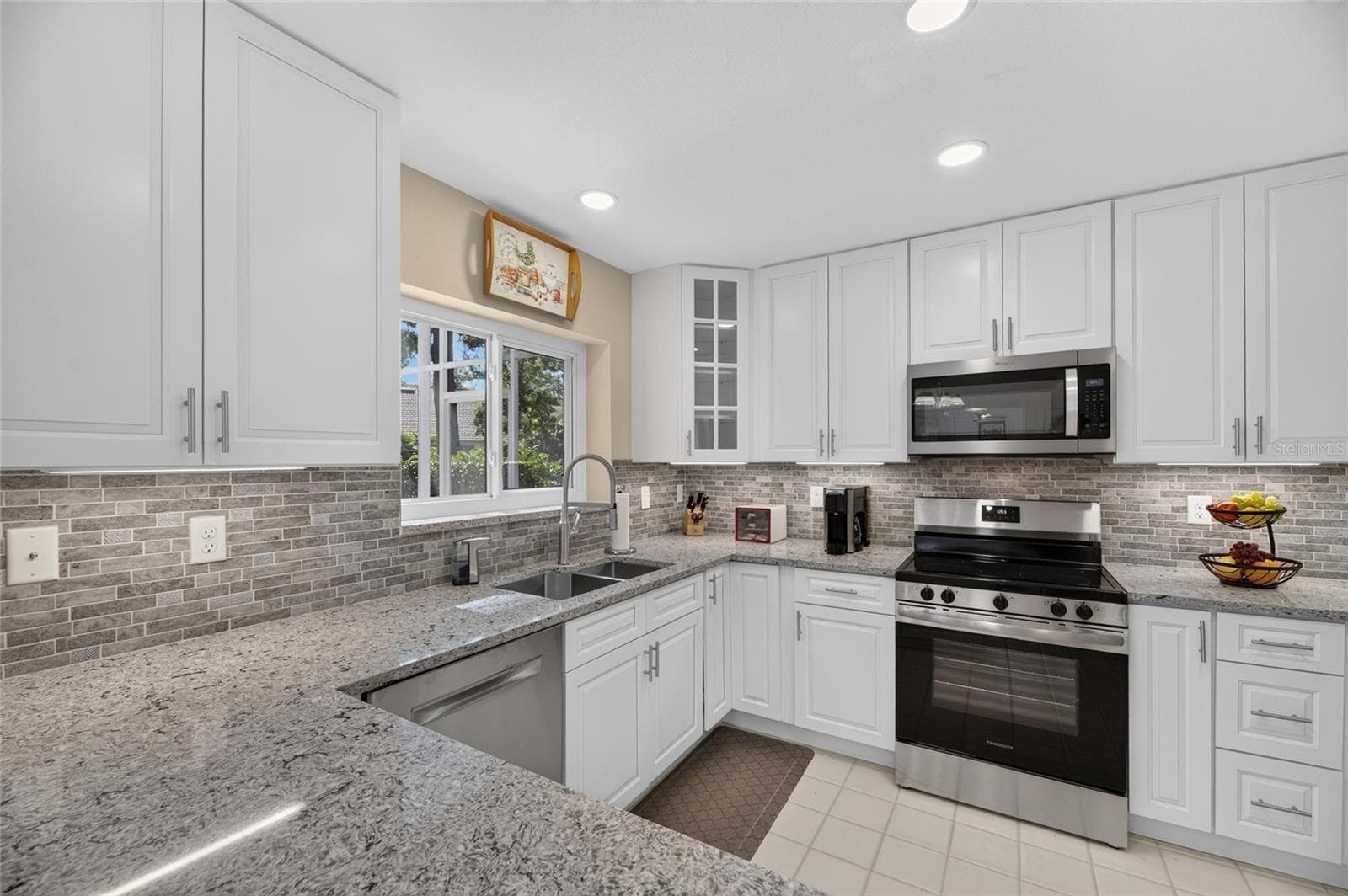 Single Family Residence at 5713 GARDEN LAKES MAJESTIC, BRADENTON, photo 21 of 100