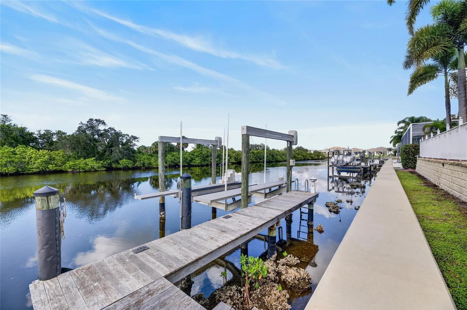 Single Family Residence at 825 ISLEBAY DR, APOLLO BEACH, photo 4 of 100