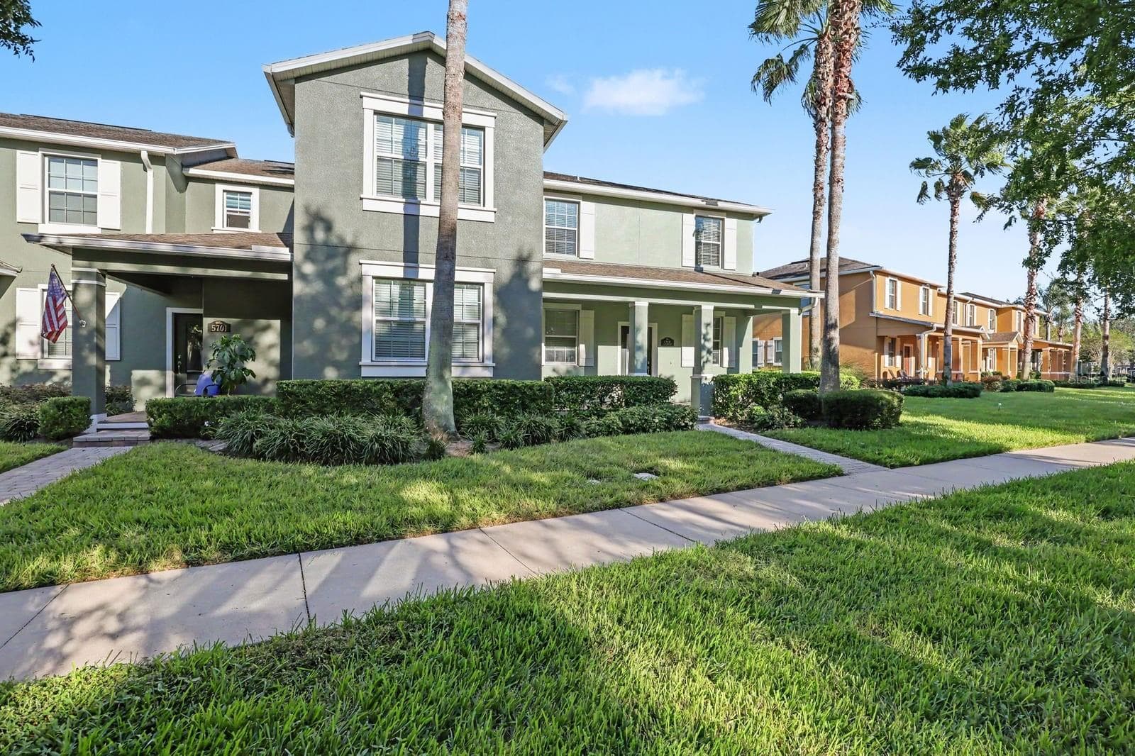Welcoming front porch and covered entry with palm tree-lined setting - 5705 NEW INDEPENDENCE PKWY, WINTER GARDEN