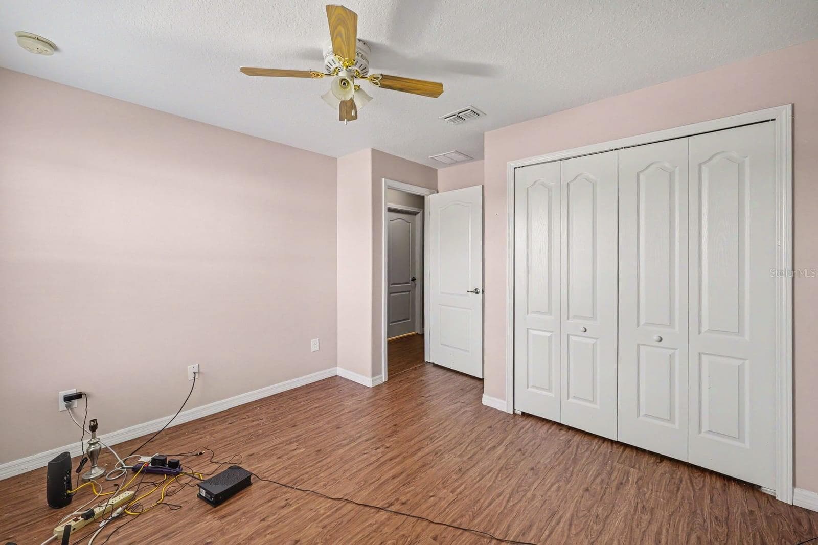 Spacious Bedroom Suite With Double Closets & Plenty of Natural Light - 5705 NEW INDEPENDENCE PKWY, WINTER GARDEN