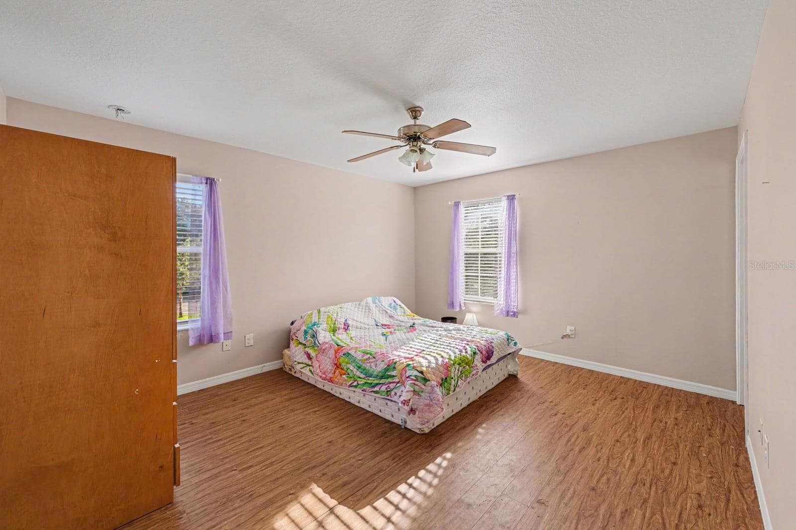 Large Bedroom with Multiple Windows, Wood Floors & Ceiling Fan - 5705 NEW INDEPENDENCE PKWY, WINTER GARDEN
