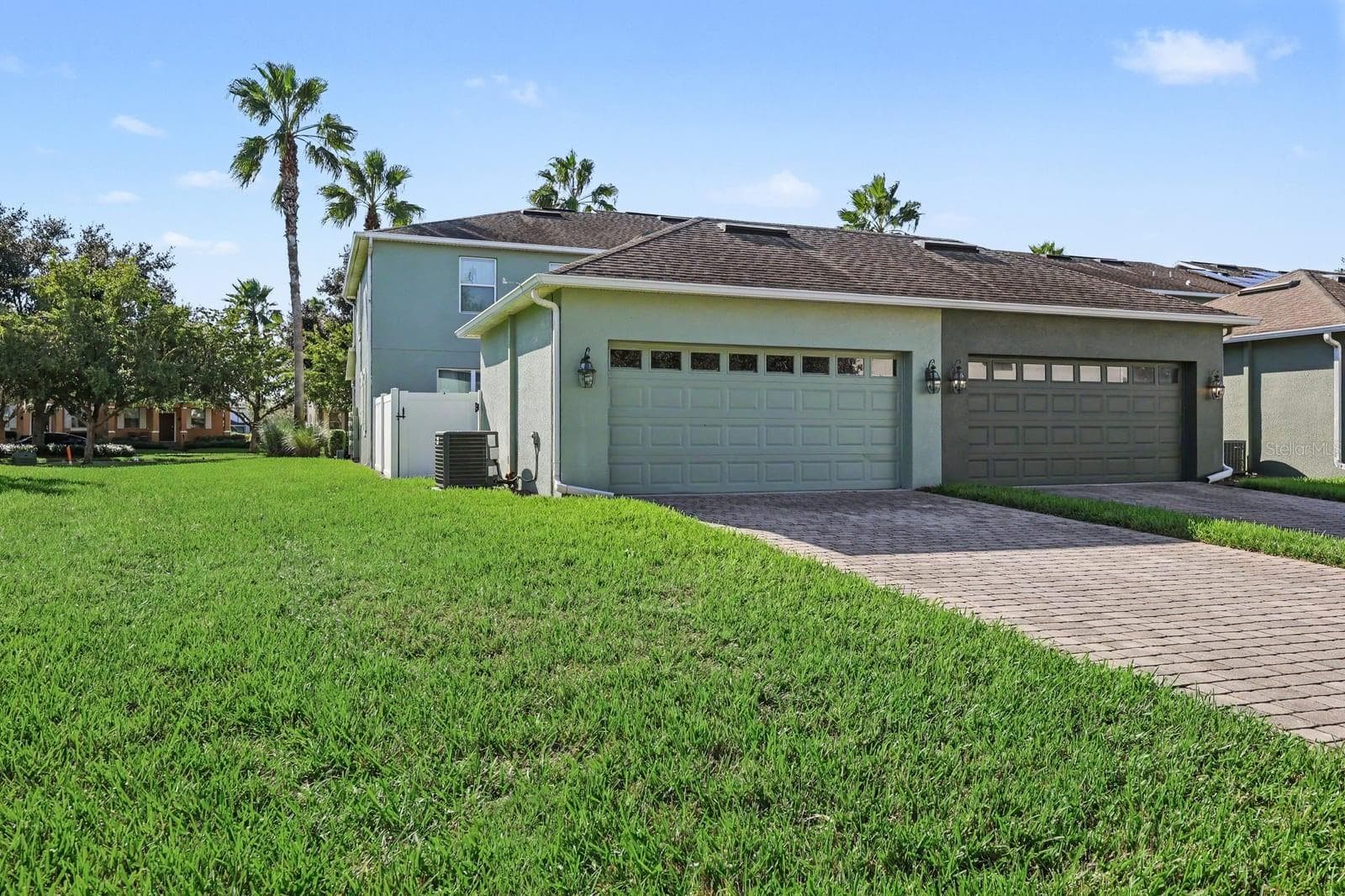 Beautiful Home Exterior with Circular Driveway and Manicured Landscaping - 5705 NEW INDEPENDENCE PKWY, WINTER GARDEN