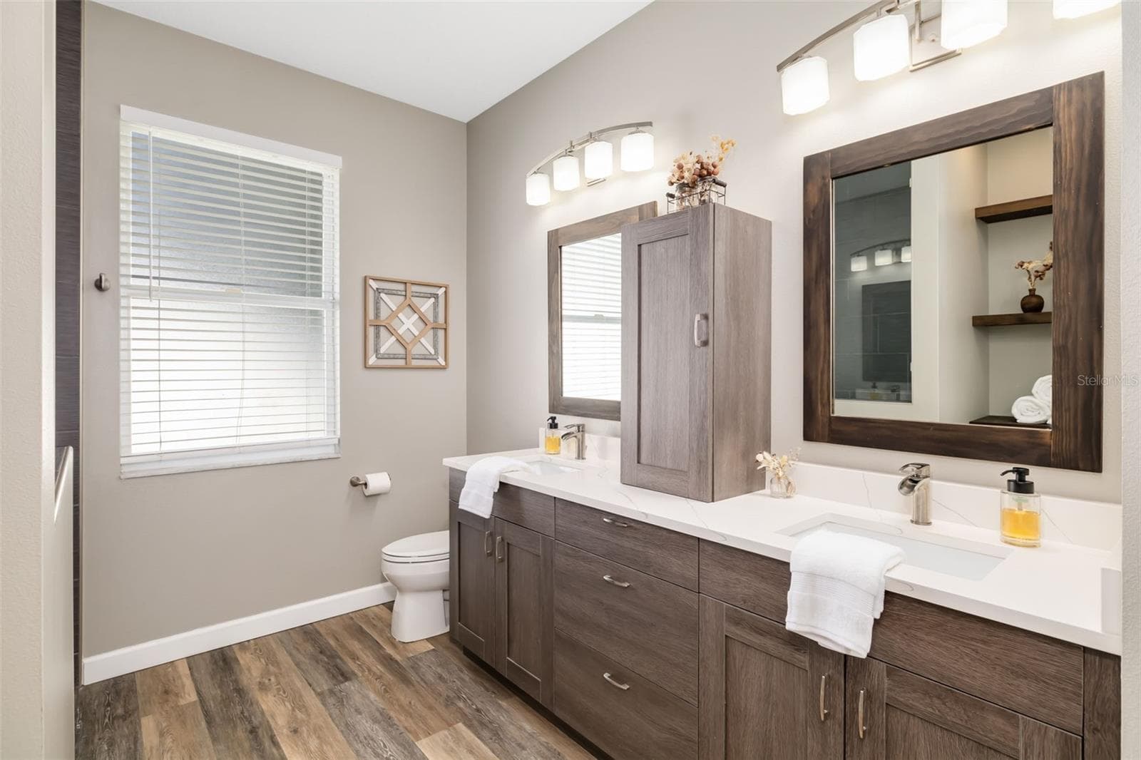 Primary Dual Sink Vanity - 124 41ST CIR E, BRADENTON