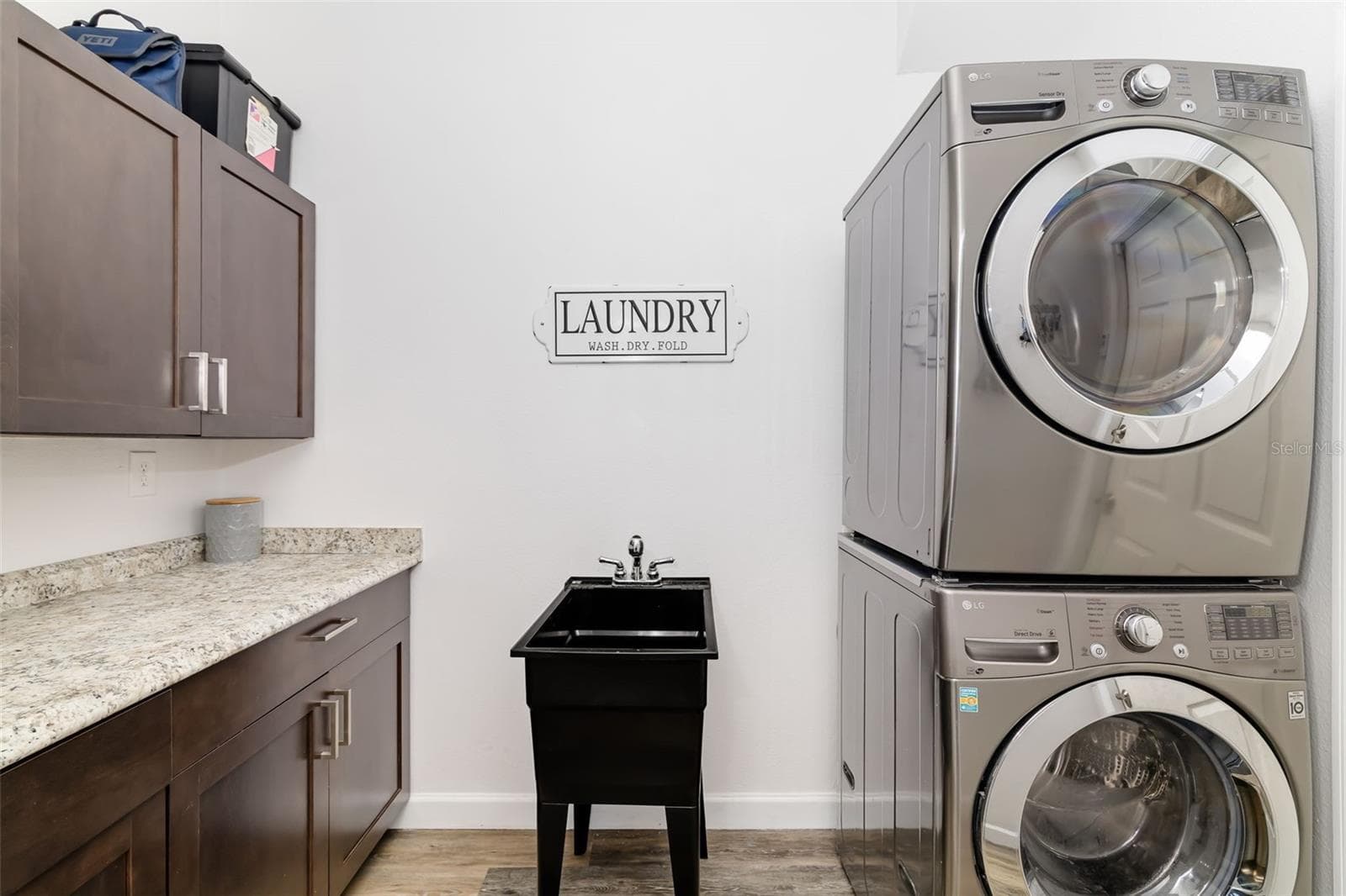 Laundry/Butler’s Pantry off kitchen - 124 41ST CIR E, BRADENTON
