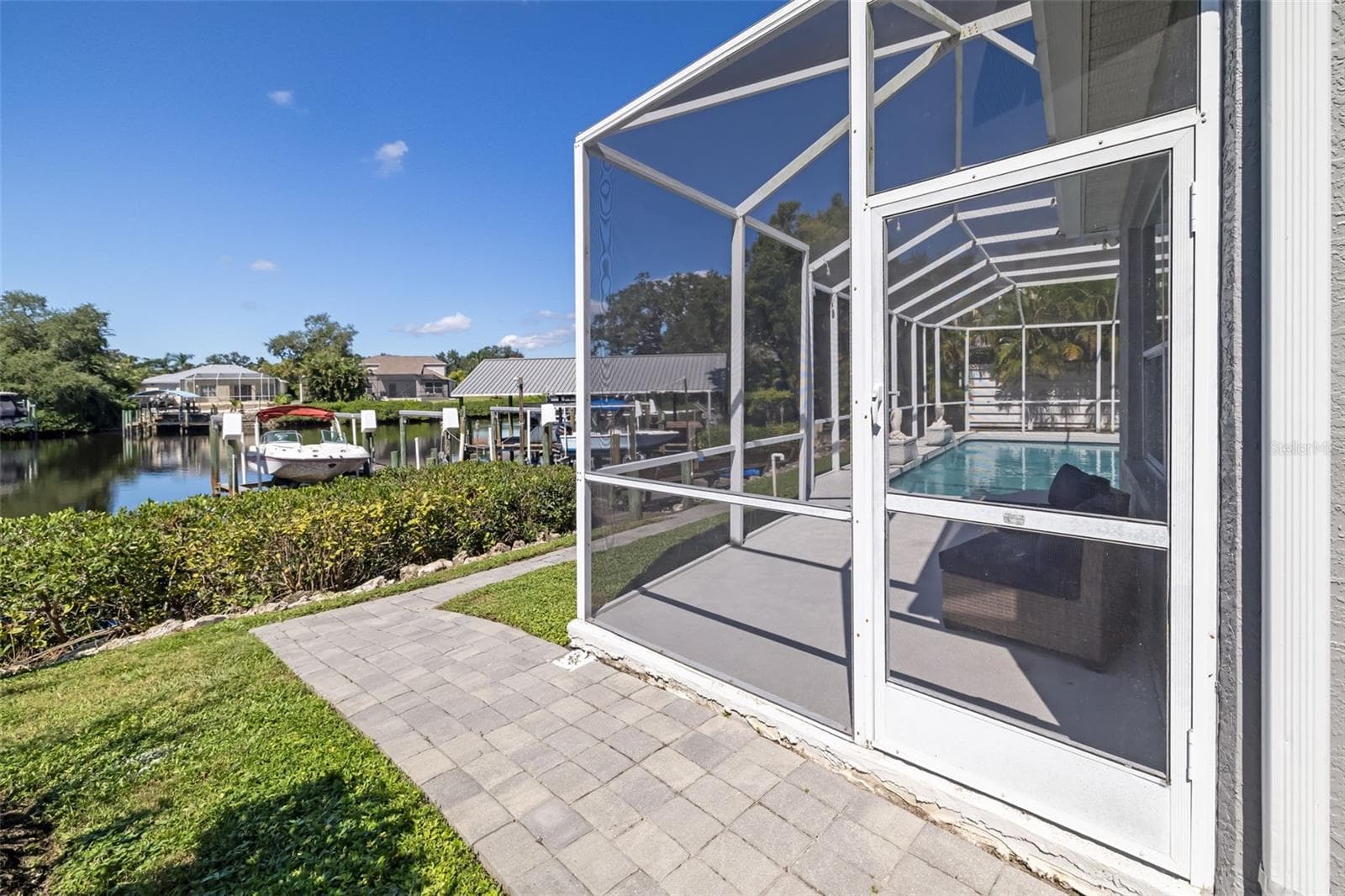 Pavers to Dock - 124 41ST CIR E, BRADENTON