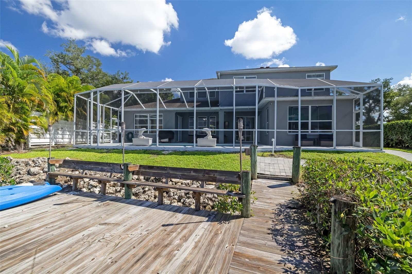 Bench seating for relaxing on the dock - 124 41ST CIR E, BRADENTON