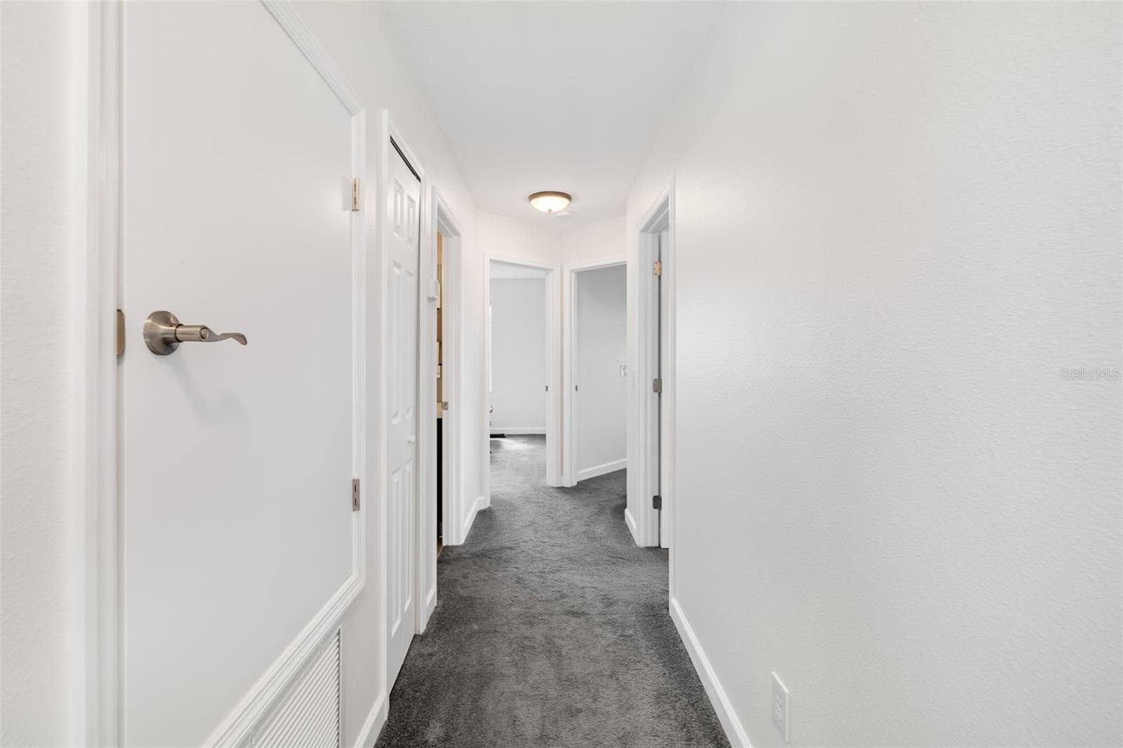 Upstairs Hallway - 124 41ST CIR E, BRADENTON