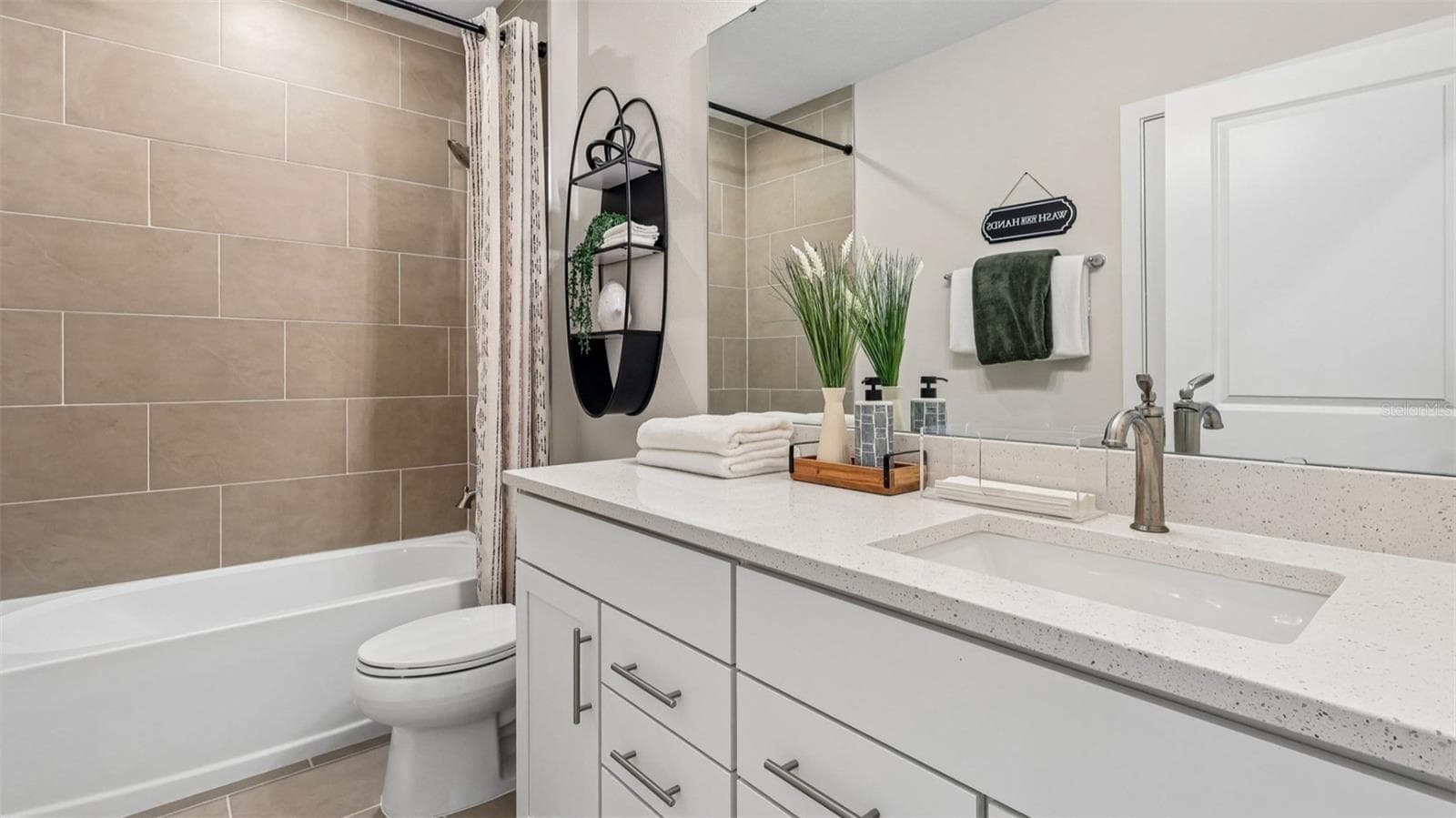 Single Family Residence at 1956 DIAMOND HEAD CIR, LAKE HAMILTON, photo 5 of 31