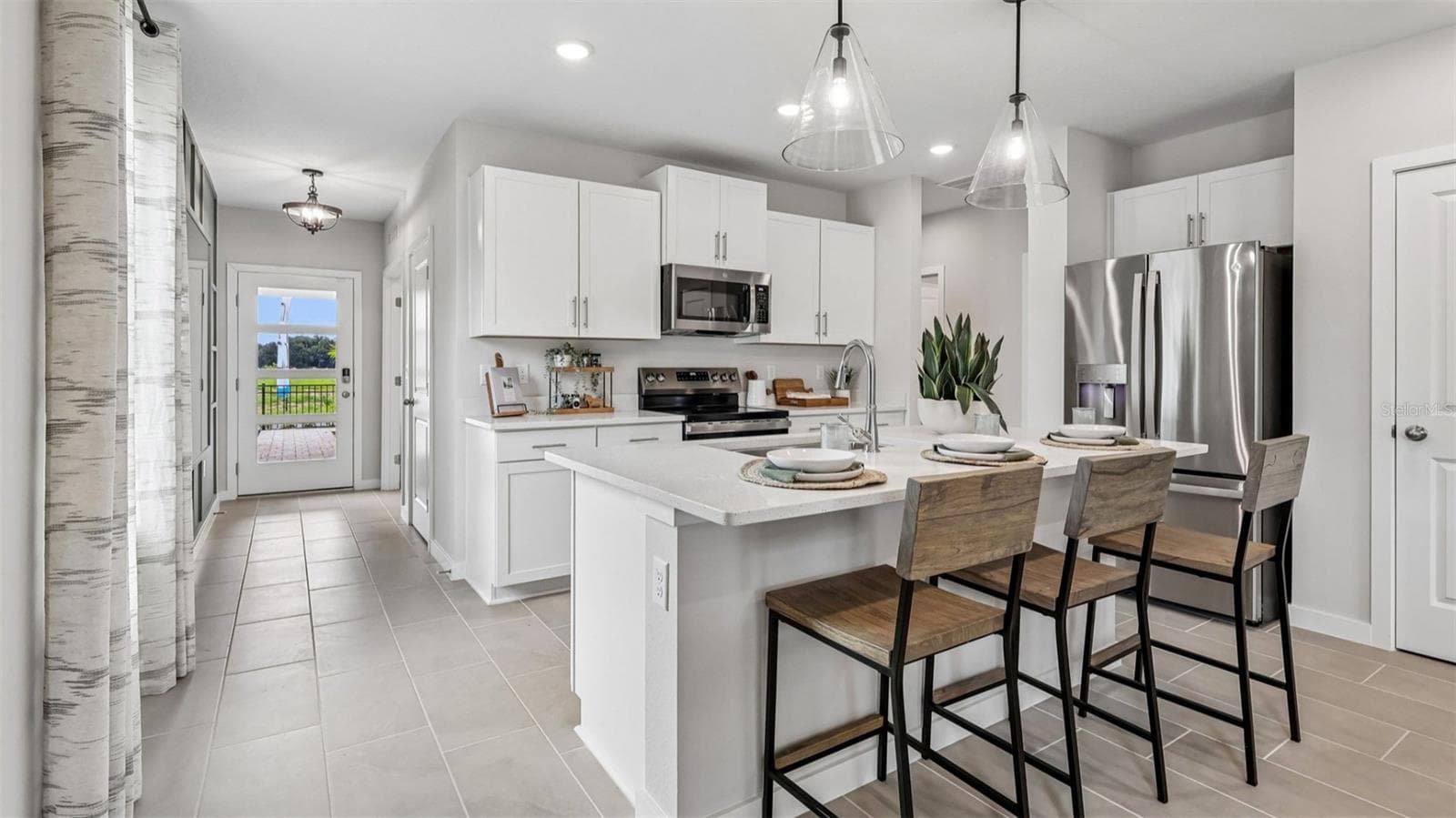 Single Family Residence at 1956 DIAMOND HEAD CIR, LAKE HAMILTON, photo 13 of 31