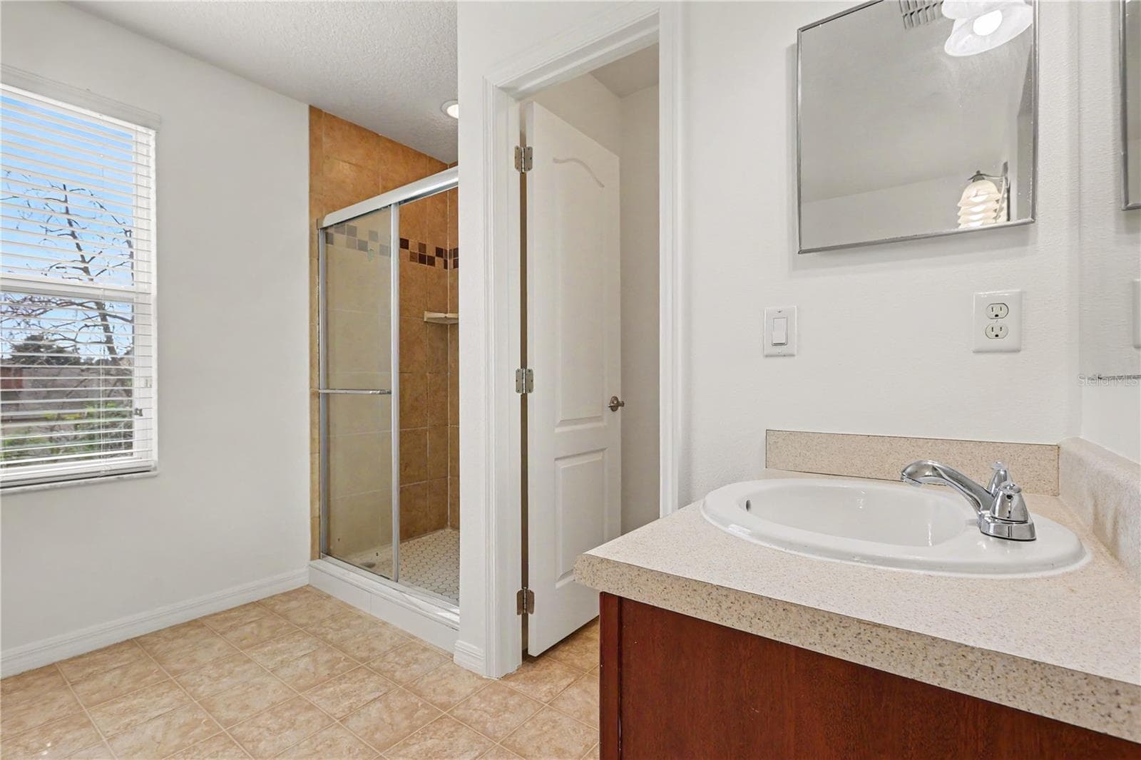 primary master bathroom - 580 L M DAVEY LN, TITUSVILLE