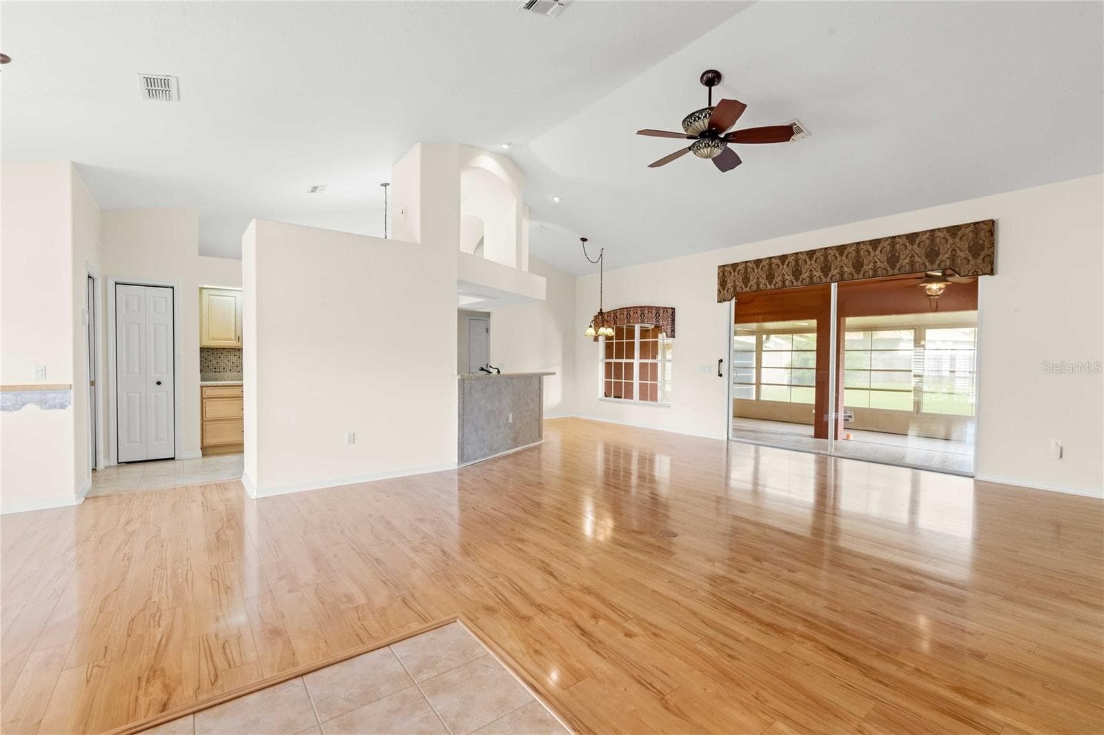 Single Family Residence at 12404 PALM RIDGE DR, SAN ANTONIO, photo 7 of 47