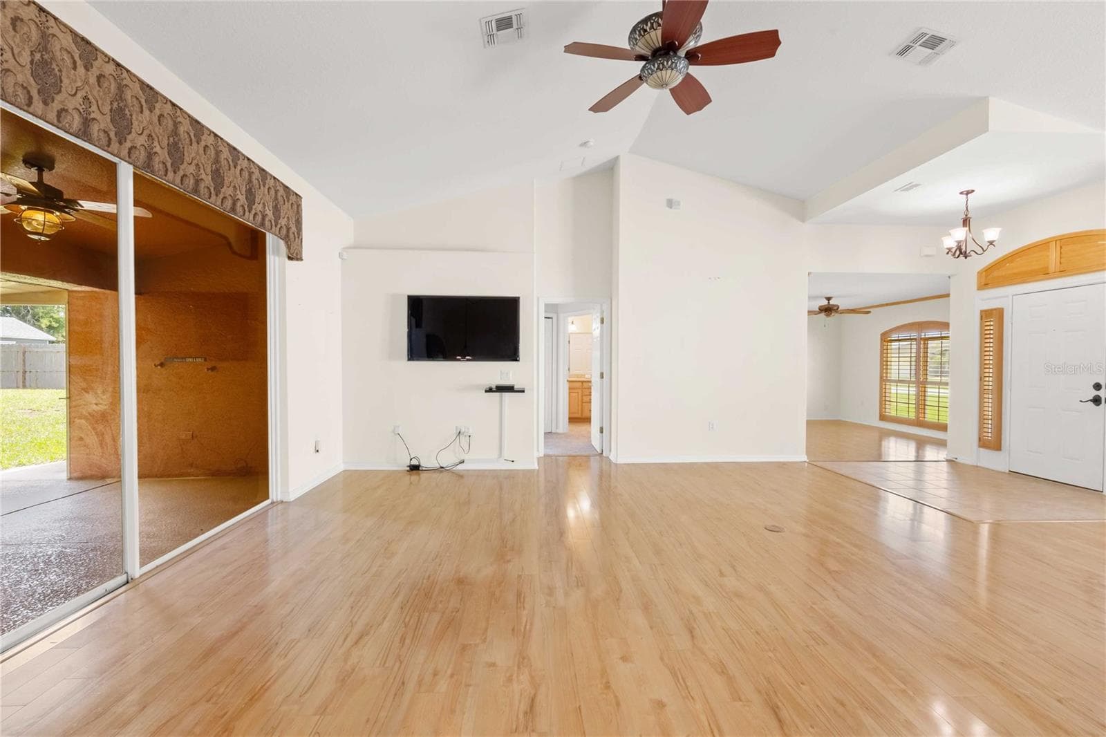 Single Family Residence at 12404 PALM RIDGE DR, SAN ANTONIO, photo 9 of 47