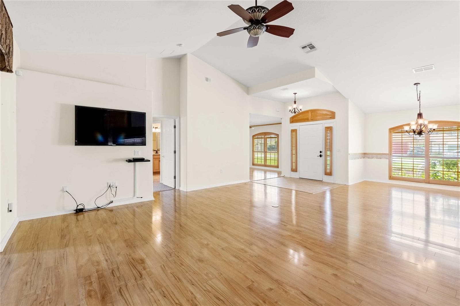 Single Family Residence at 12404 PALM RIDGE DR, SAN ANTONIO, photo 10 of 47