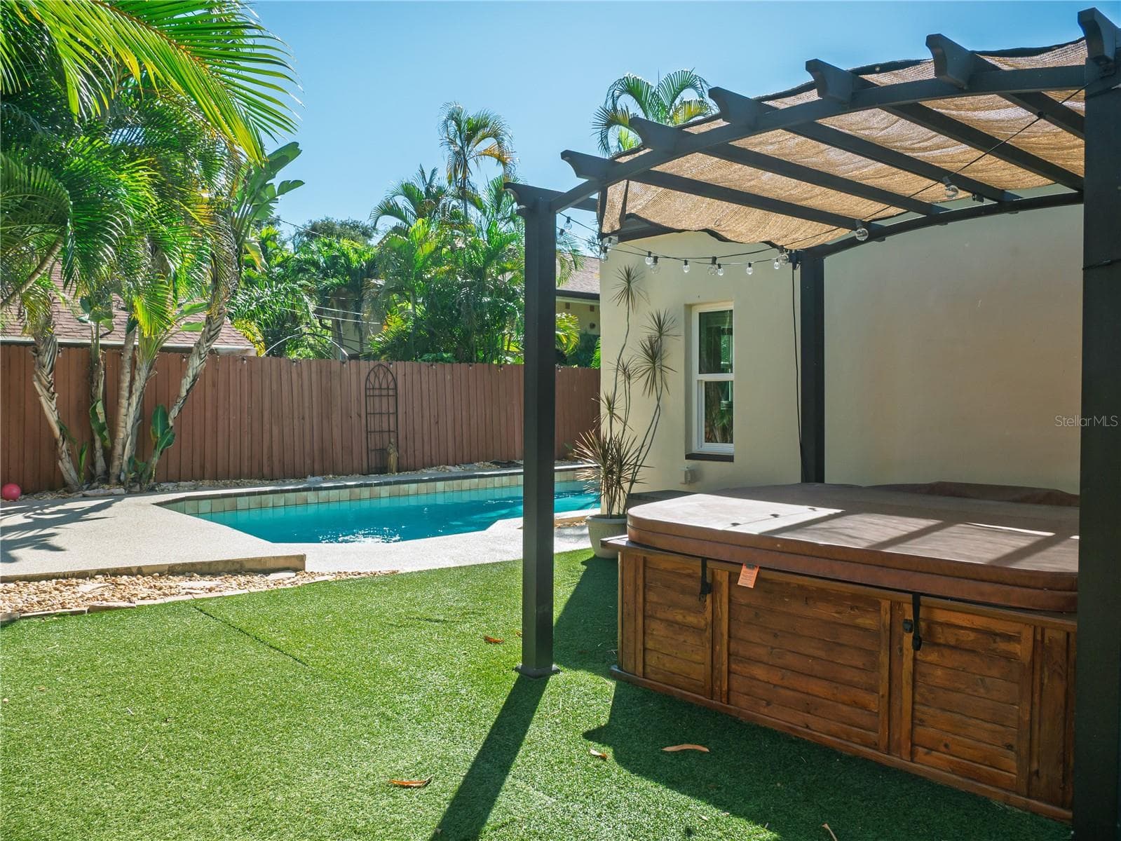Hot Tub (Can be removed upon request) - 767 17TH AVE N, ST PETERSBURG