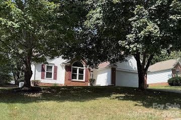 Single Family Residence at 137 Citation Drive, Mooresville, photo 2 of 14