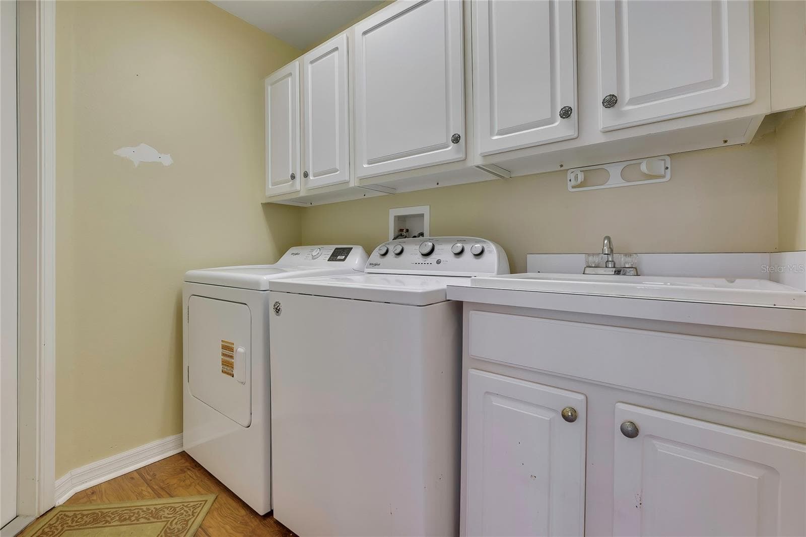 Laundry Room with sink - 300 HARTFORD CT, SPRING HILL
