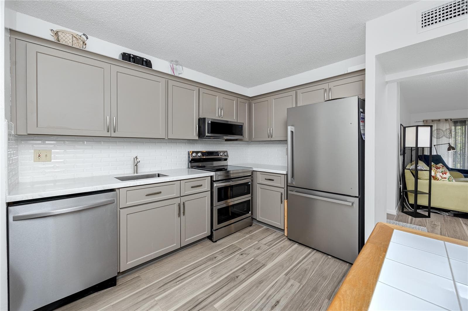 Condominium at 2207 BELLEAIR RD #B30, CLEARWATER, photo 7 of 44