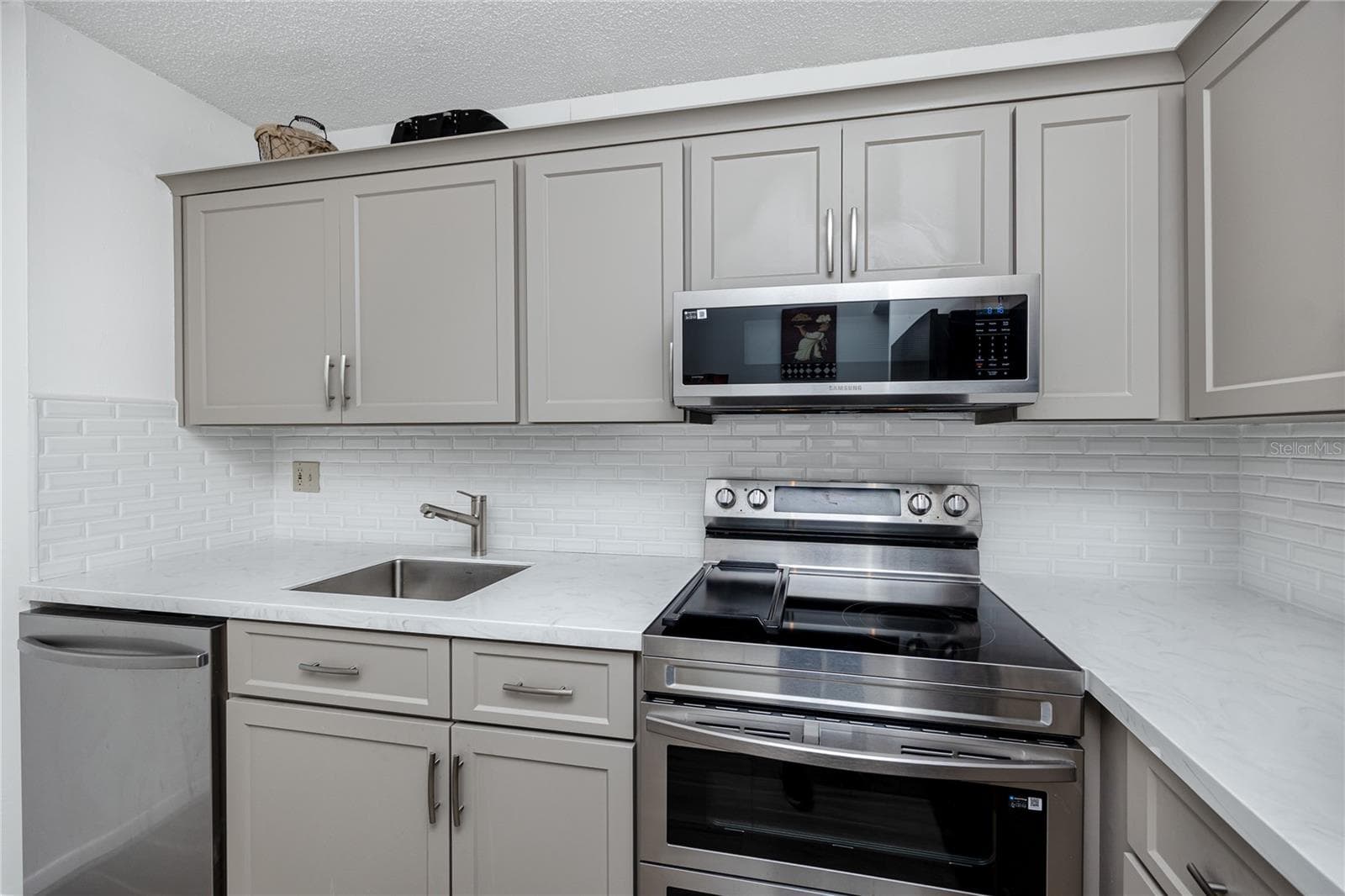Condominium at 2207 BELLEAIR RD #B30, CLEARWATER, photo 9 of 44